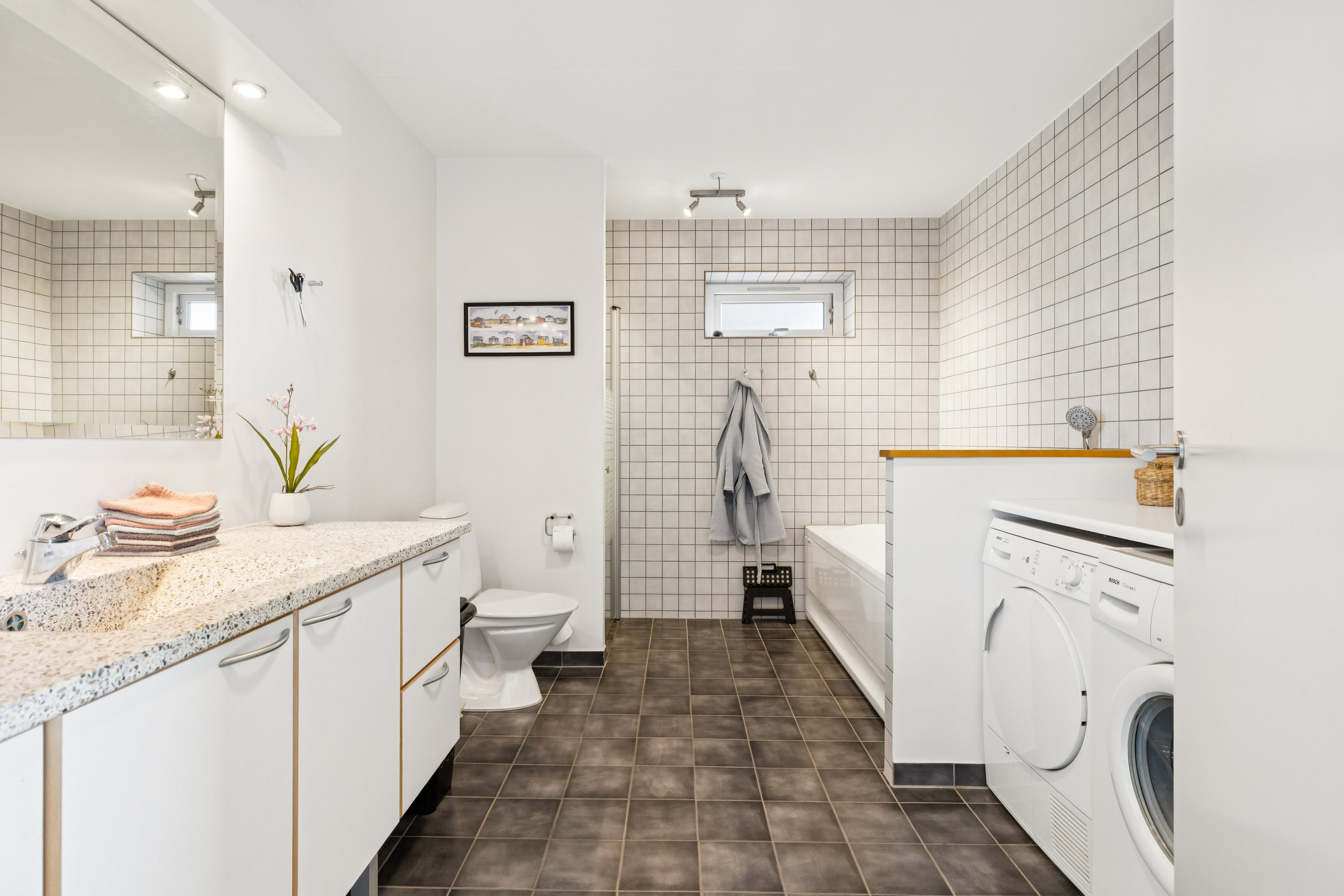 Fremhævet badeværelse billede i fuldskærmstilstand. Billede af Havnen 32, Øster Hurup, 9560 Hadsund