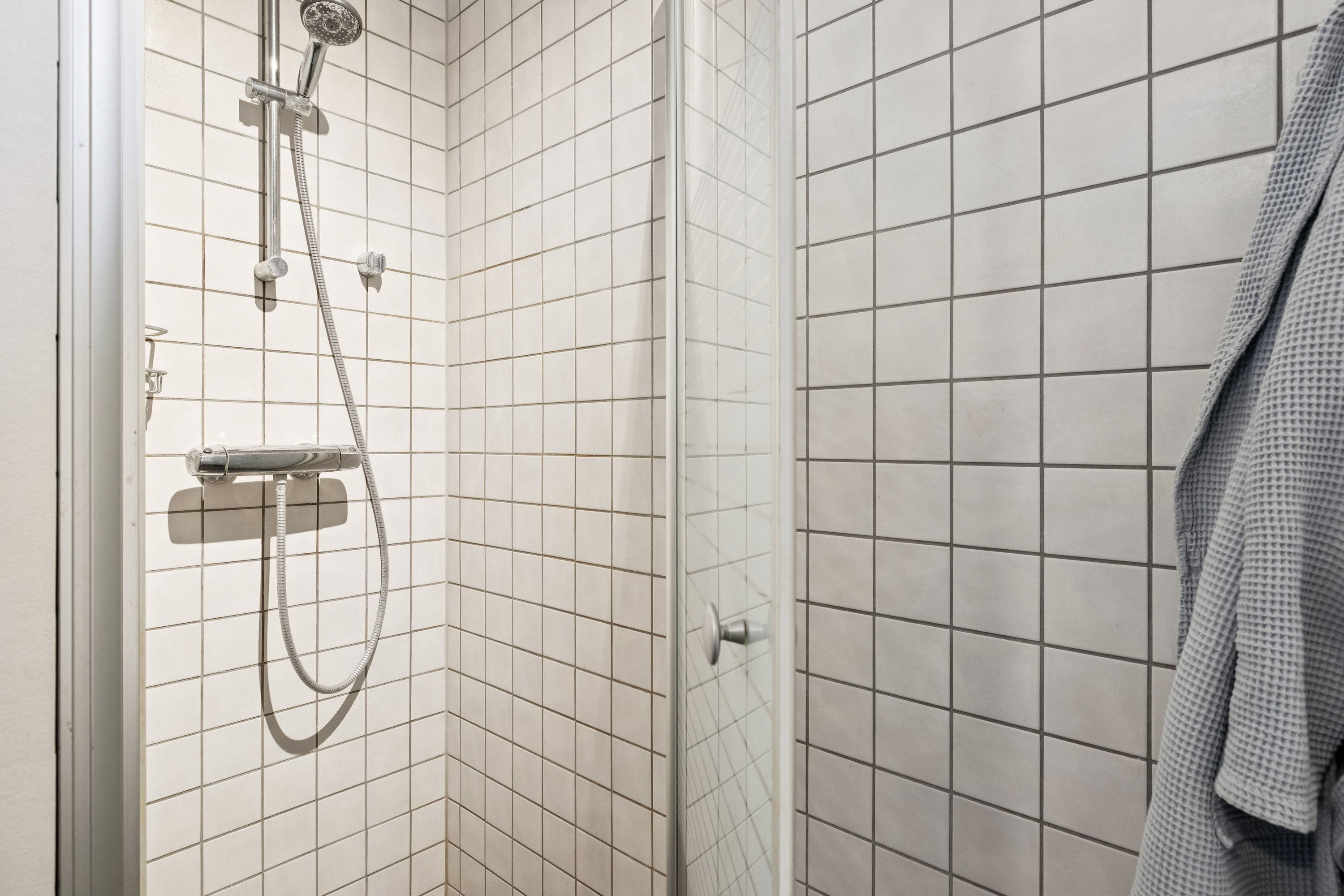 Fremhævet badeværelse billede i fuldskærmstilstand. Billede af Havnen 32, Øster Hurup, 9560 Hadsund