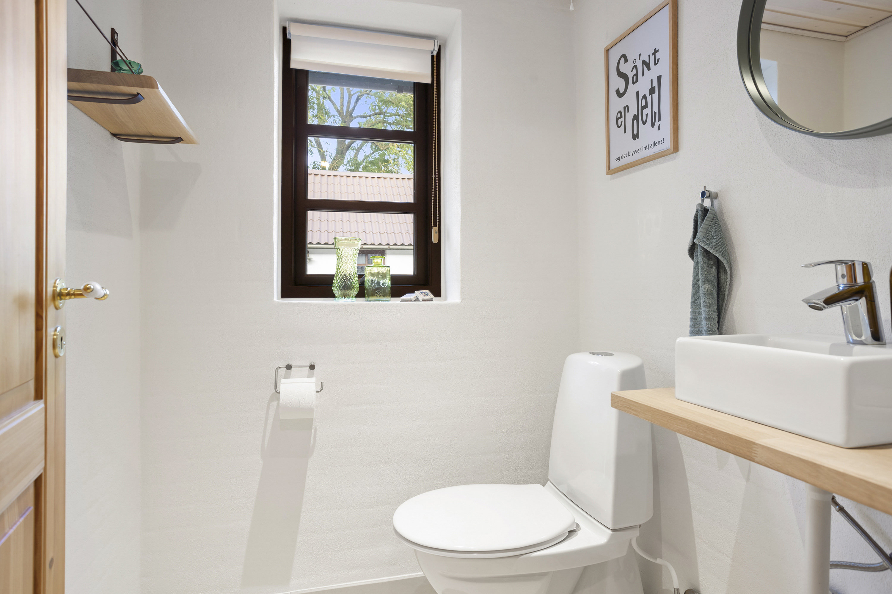 Fremhævet toilet billede i fuldskærmstilstand. Billede af Solsbækvej 276, Lyngså, 9300 Sæby