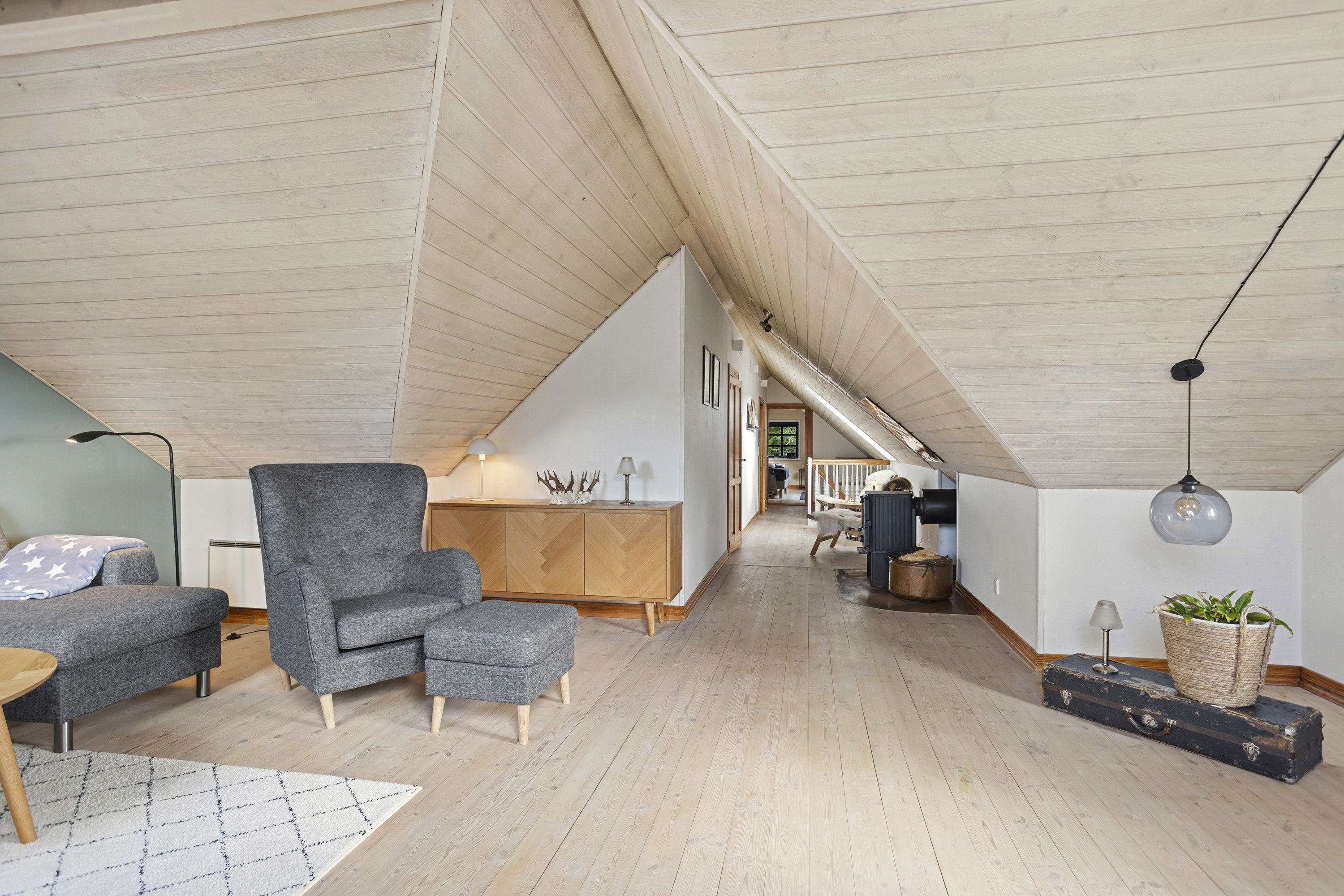 Fremhævet stue billede i fuldskærmstilstand. Billede af Solsbækvej 276, Lyngså, 9300 Sæby