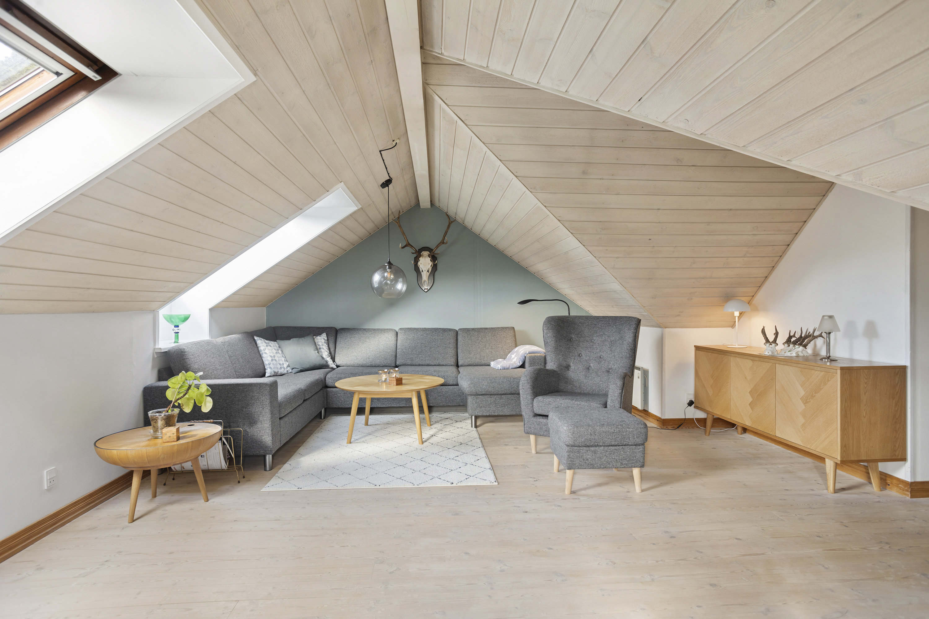 Fremhævet stue billede i fuldskærmstilstand. Billede af Solsbækvej 276, Lyngså, 9300 Sæby