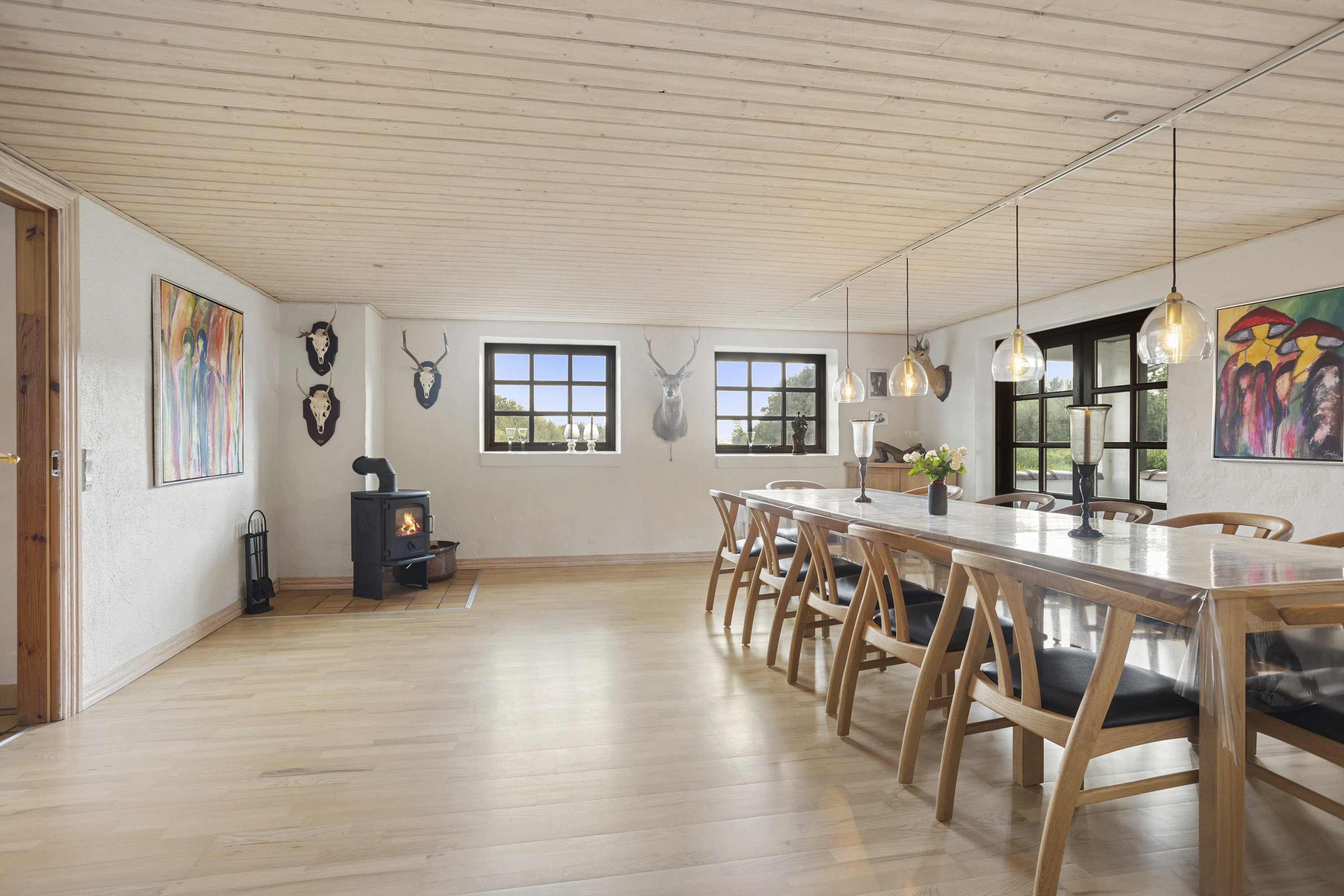 Fremhævet stue billede i fuldskærmstilstand. Billede af Solsbækvej 276, Lyngså, 9300 Sæby