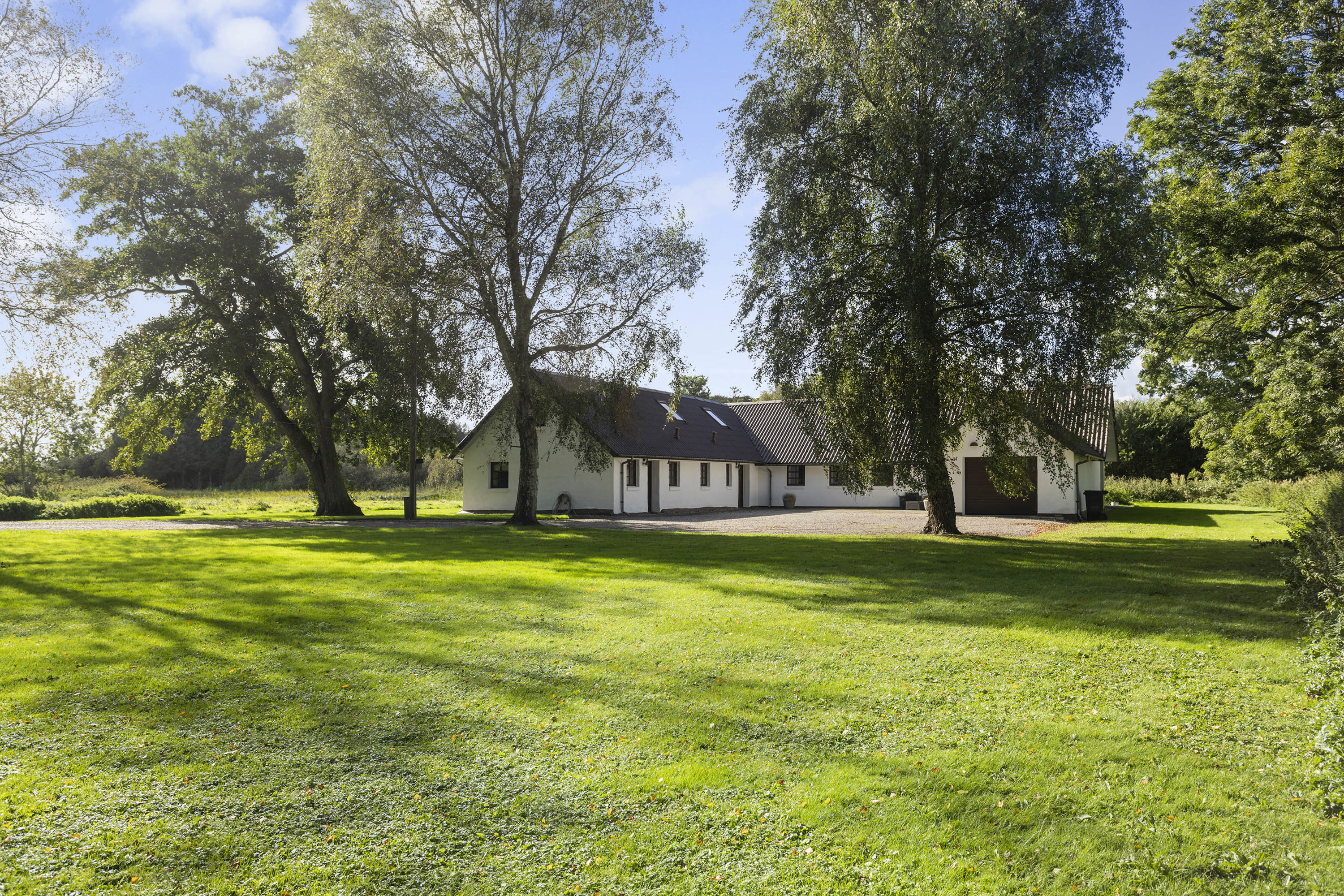 Fremhævet facade billede i fuldskærmstilstand. Billede af Solsbækvej 276, Lyngså, 9300 Sæby