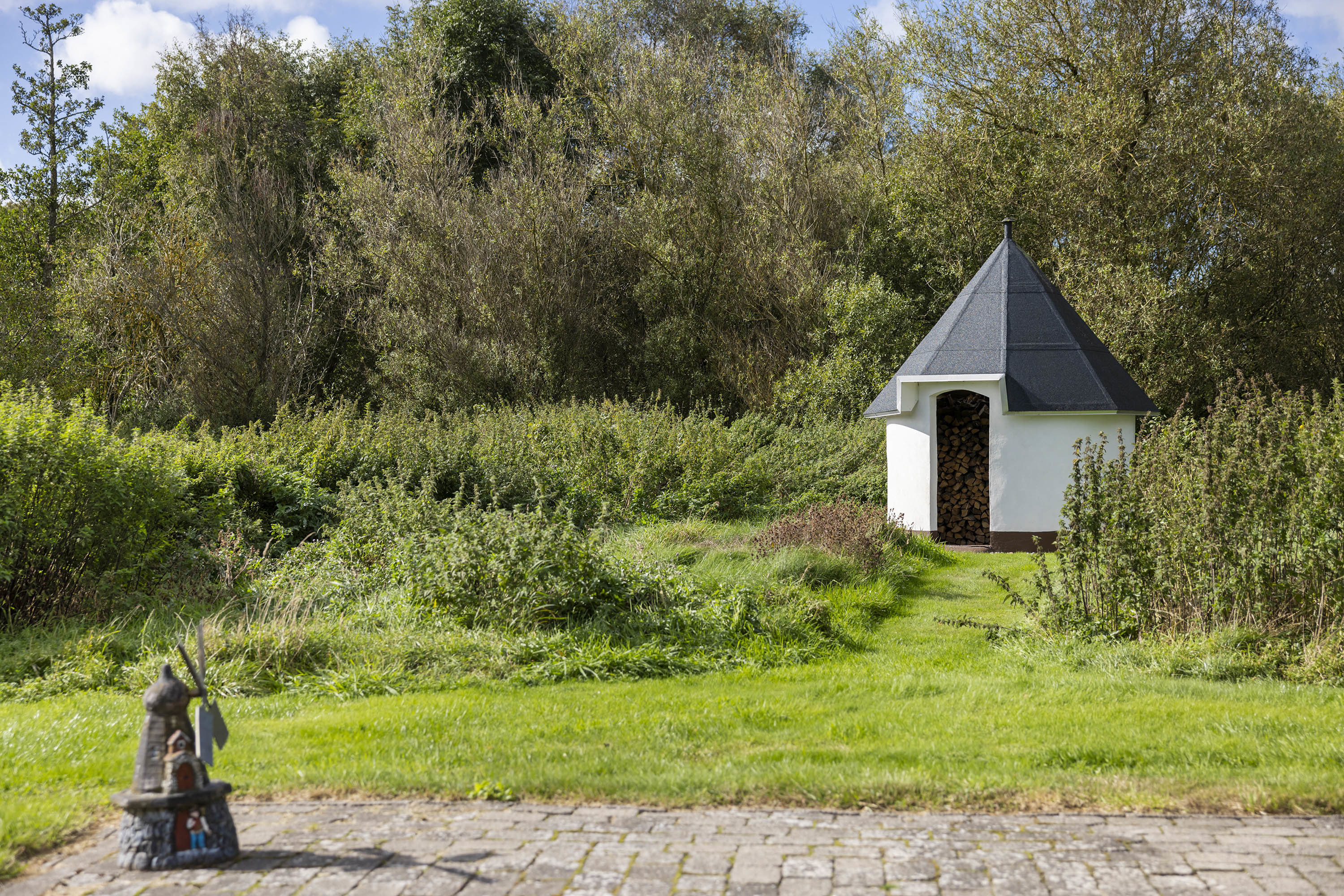 Fremhævet facade billede i fuldskærmstilstand. Billede af Solsbækvej 276, Lyngså, 9300 Sæby