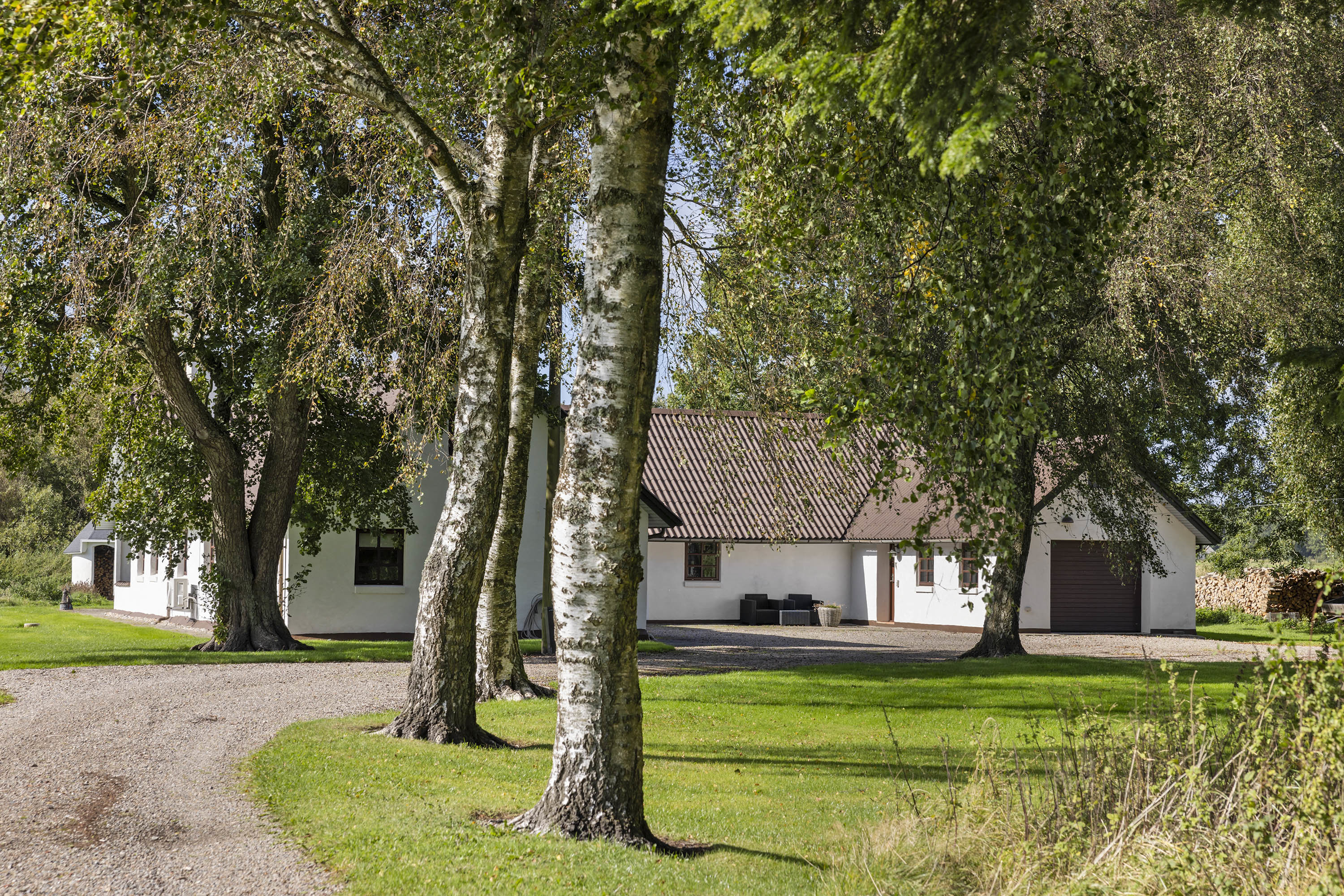 Fremhævet indkørsel billede i fuldskærmstilstand. Billede af Solsbækvej 276, Lyngså, 9300 Sæby