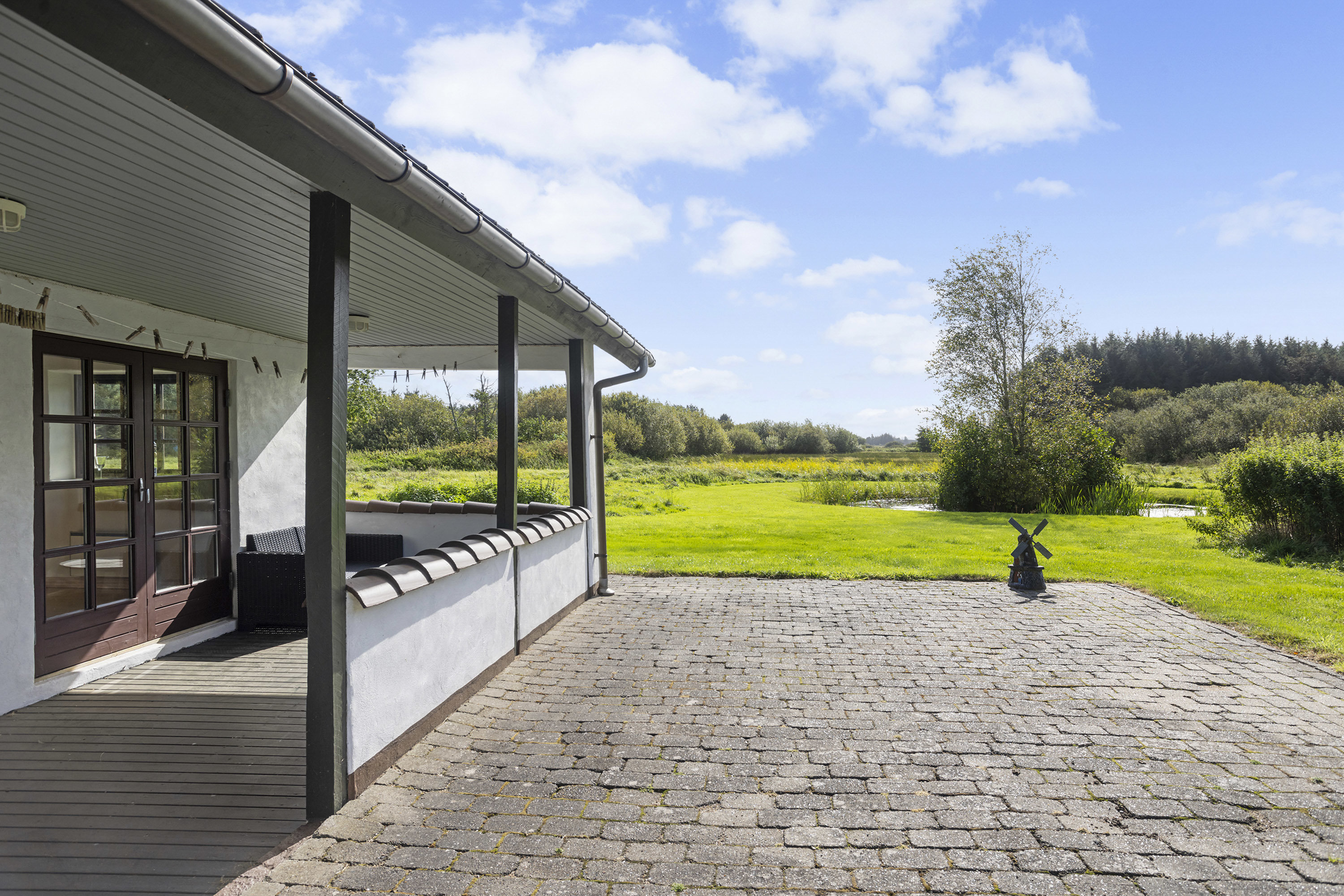 Fremhævet terrasse billede i fuldskærmstilstand. Billede af Solsbækvej 276, Lyngså, 9300 Sæby