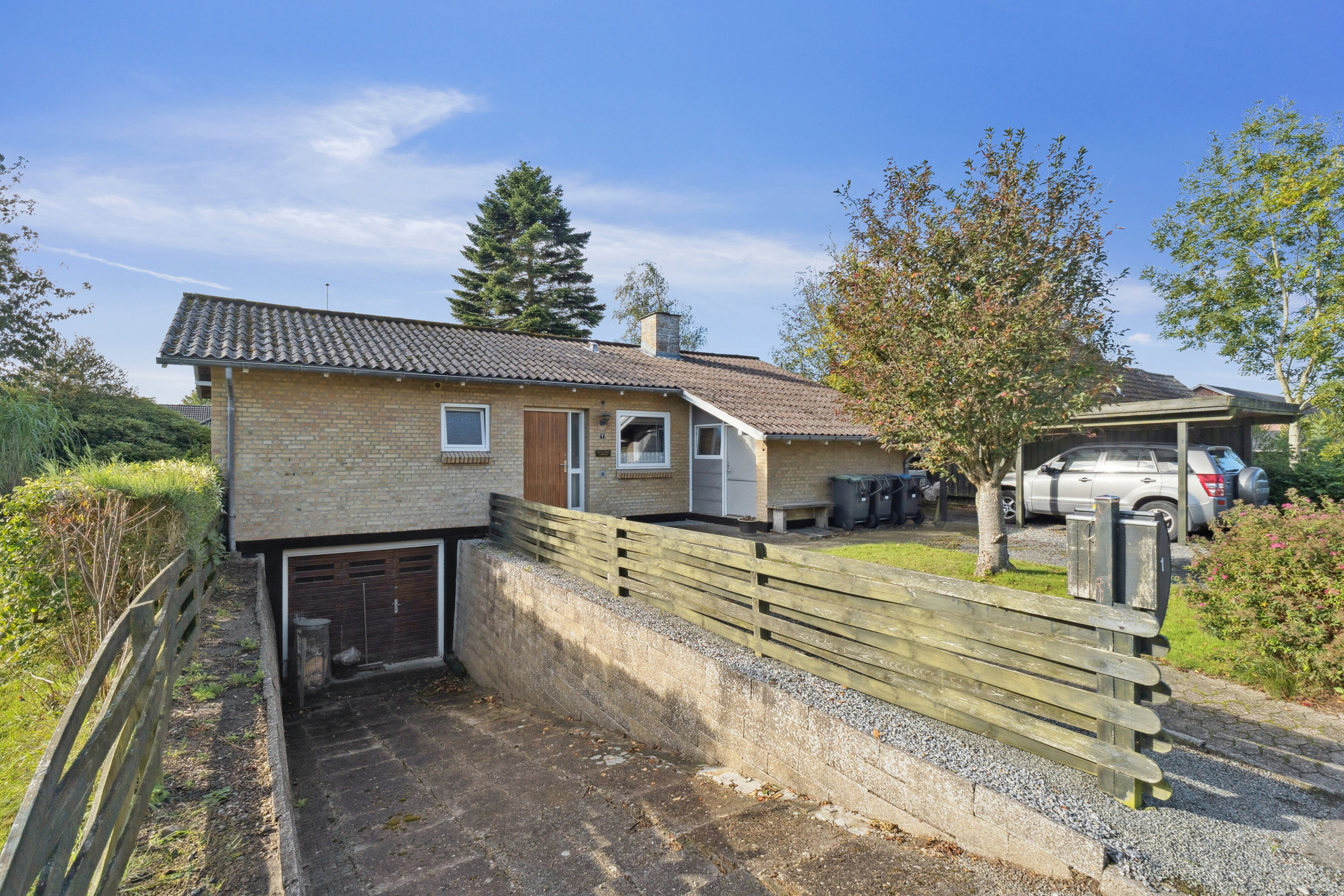 Fremhævet set fra vejen billede i fuldskærmstilstand. Billede af Midtervang 1, 6630 Rødding