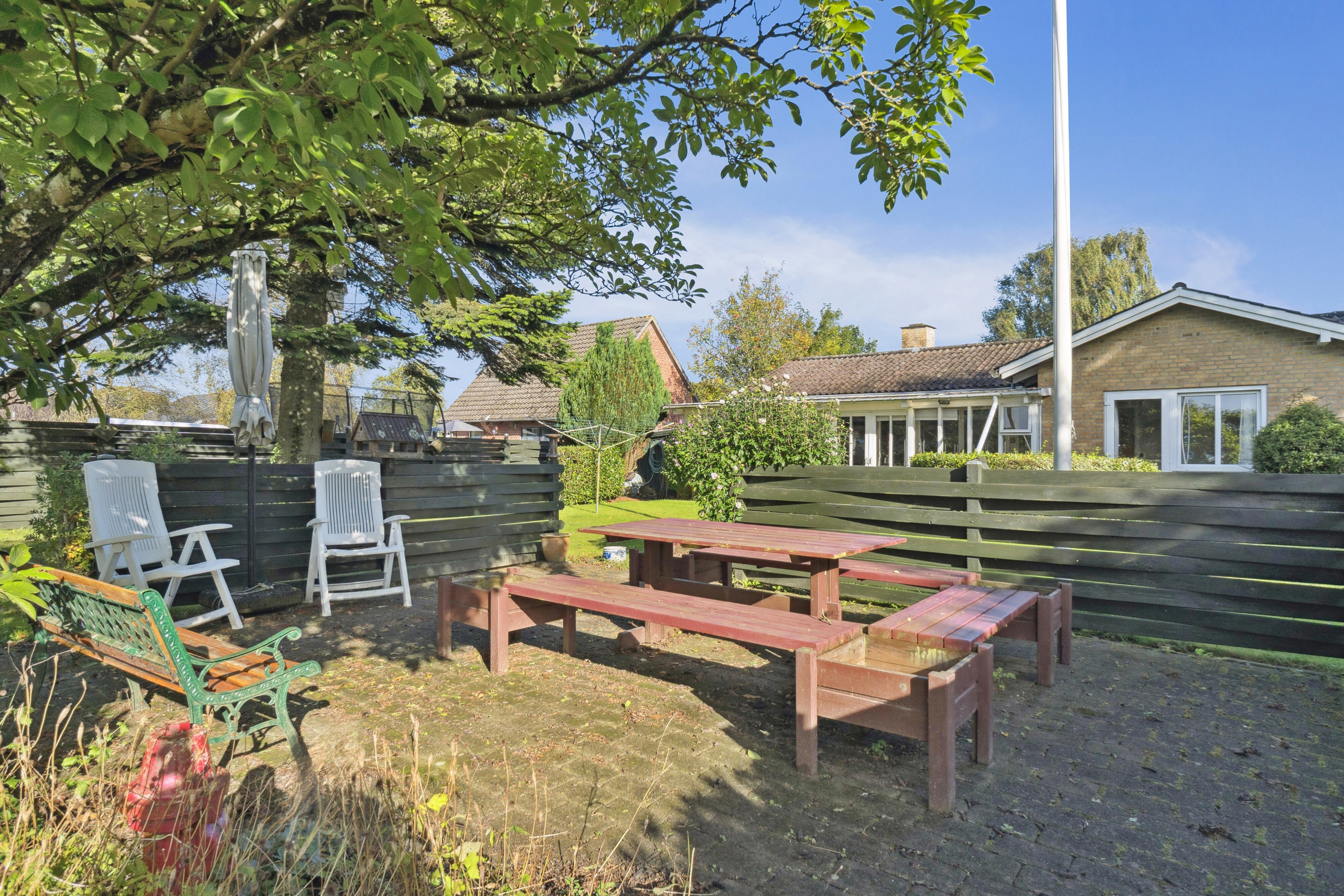 Fremhævet udendørs billede i fuldskærmstilstand. Billede af Midtervang 1, 6630 Rødding