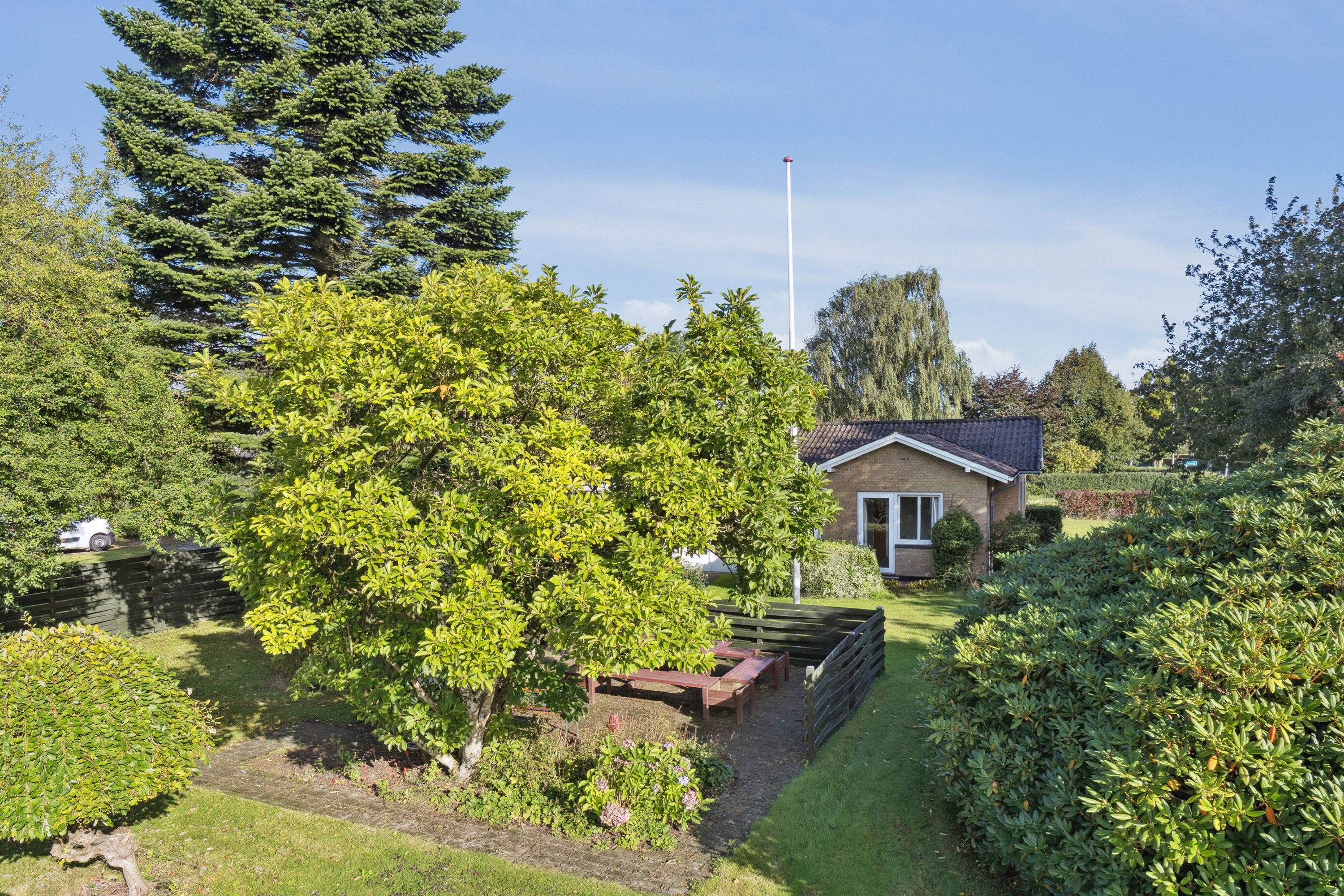 Fremhævet set fra haven billede i fuldskærmstilstand. Billede af Midtervang 1, 6630 Rødding