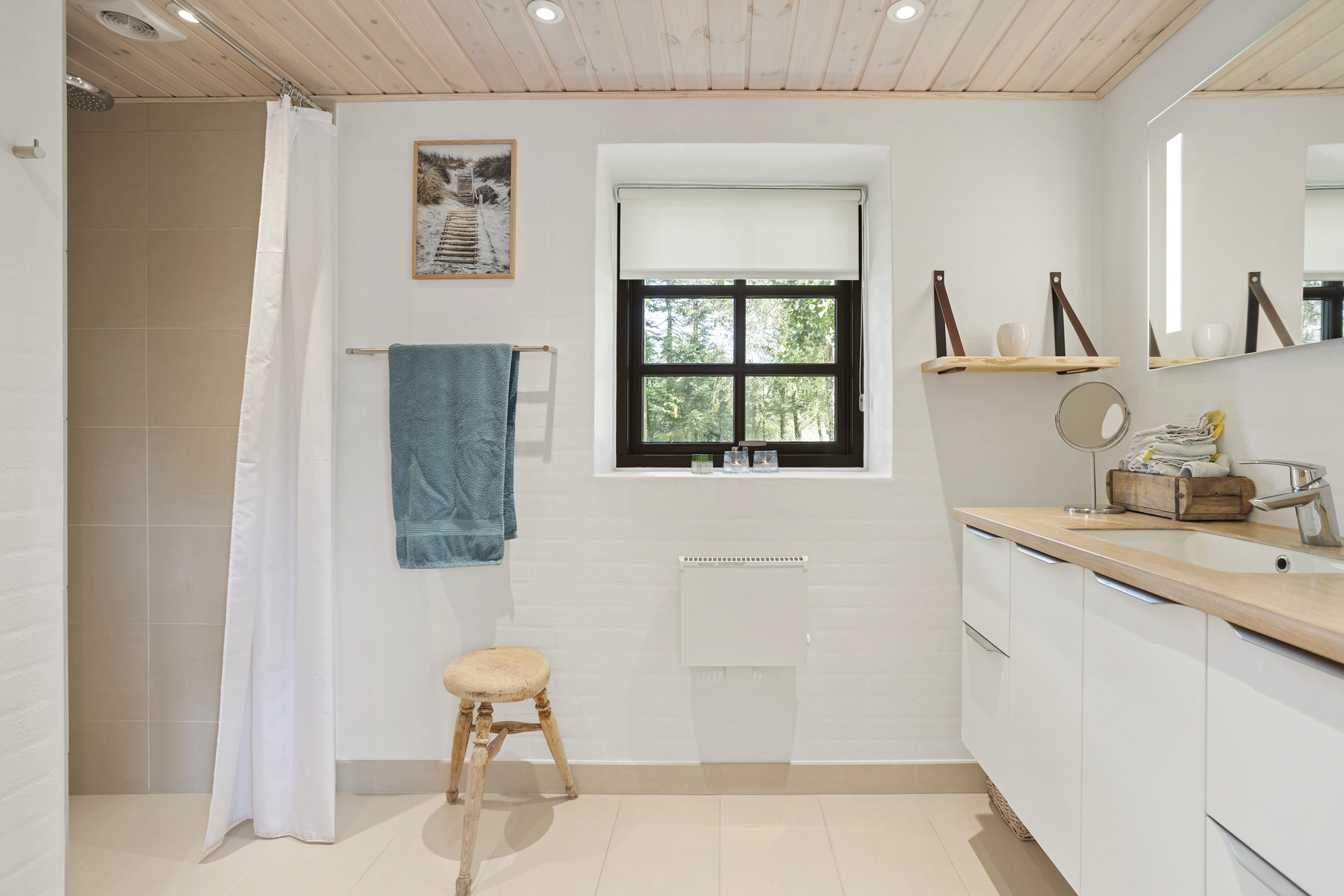 Fremhævet badeværelse billede i fuldskærmstilstand. Billede af Solsbækvej 276, Lyngså, 9300 Sæby