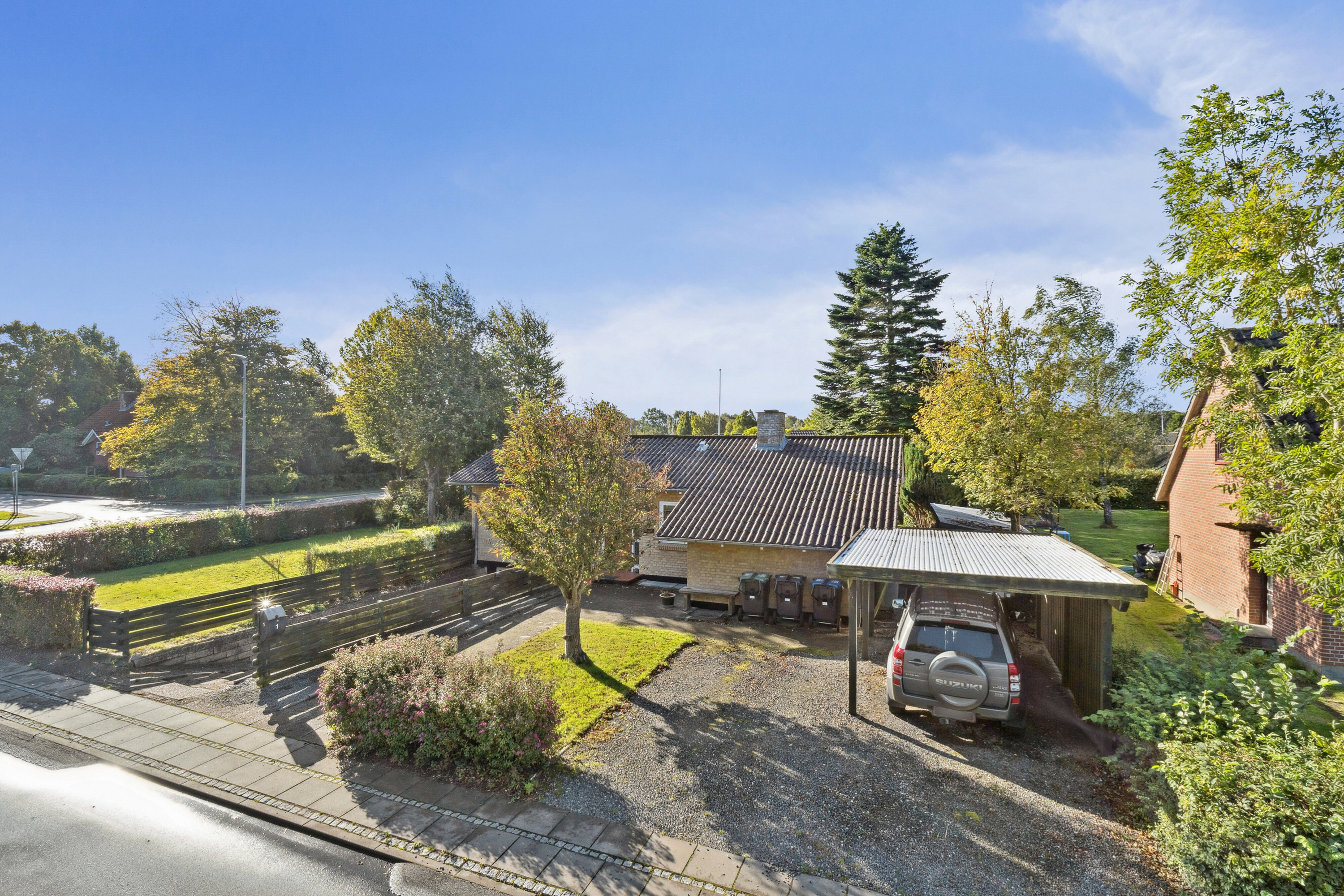 Fremhævet set fra vejen billede i fuldskærmstilstand. Billede af Midtervang 1, 6630 Rødding