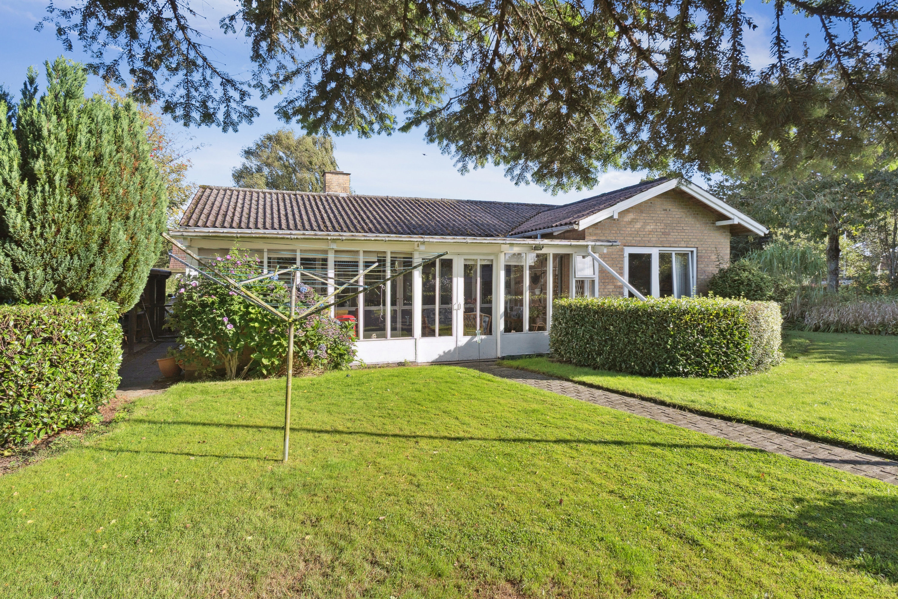 Fremhævet set fra haven billede i fuldskærmstilstand. Billede af Midtervang 1, 6630 Rødding