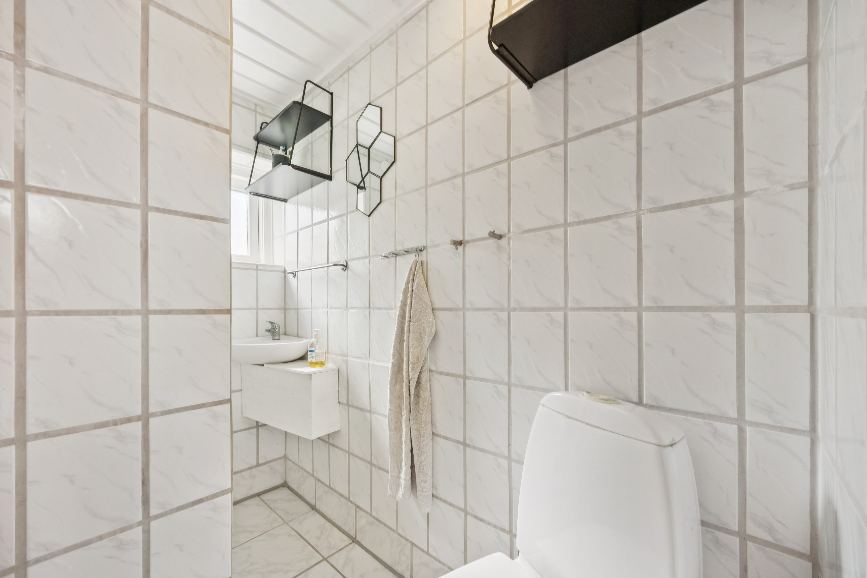 Fremhævet badeværelse billede i fuldskærmstilstand. Billede af Under Bjerget 8, 9460 Brovst