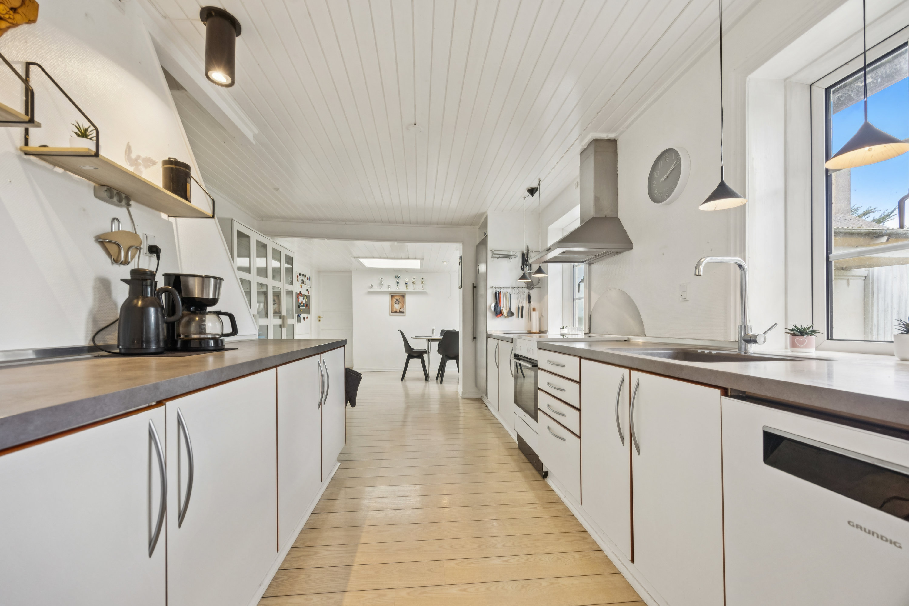 Fremhævet køkken billede i fuldskærmstilstand. Billede af Under Bjerget 8, 9460 Brovst