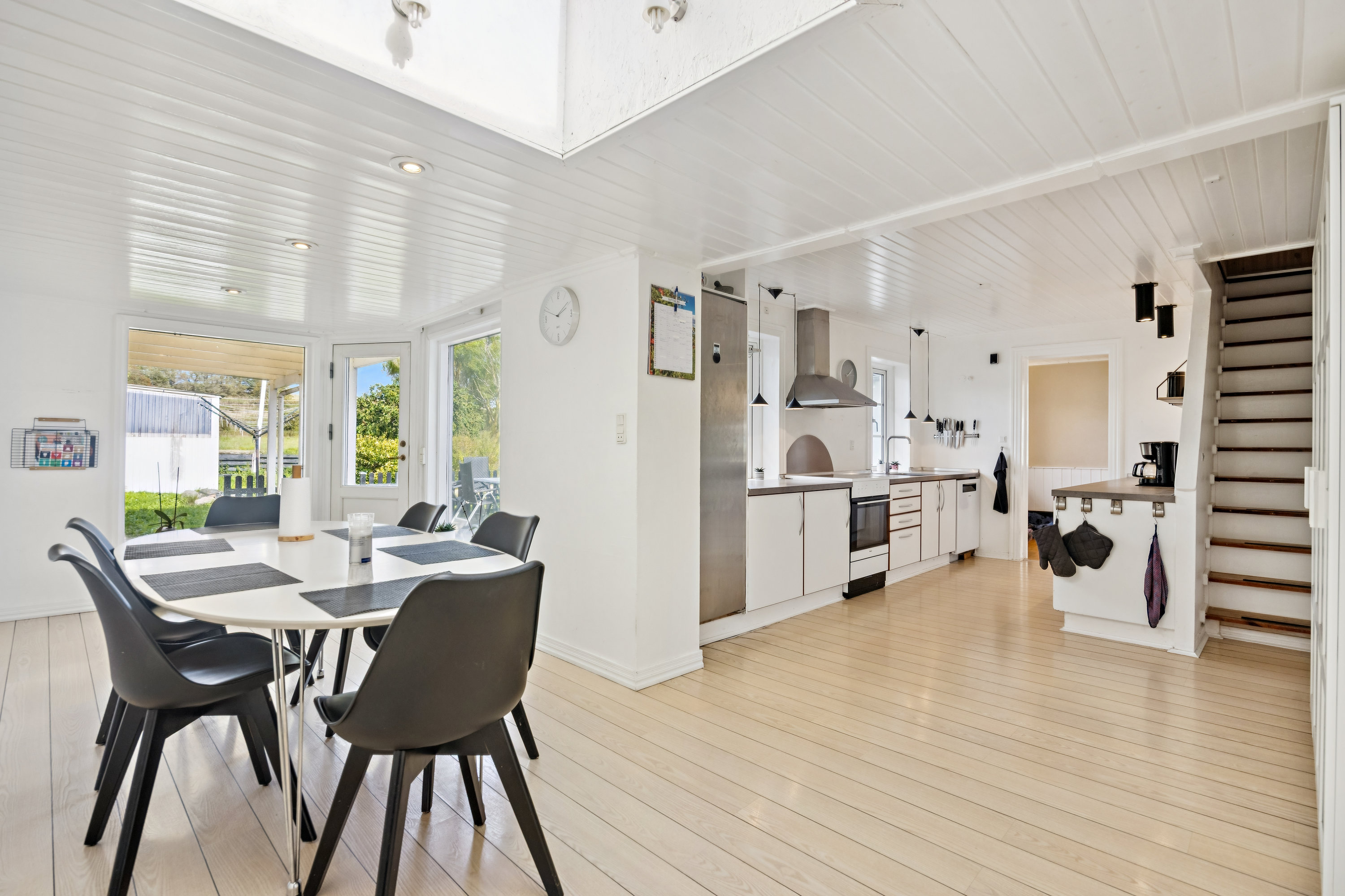 Fremhævet spisestue billede i fuldskærmstilstand. Billede af Under Bjerget 8, 9460 Brovst