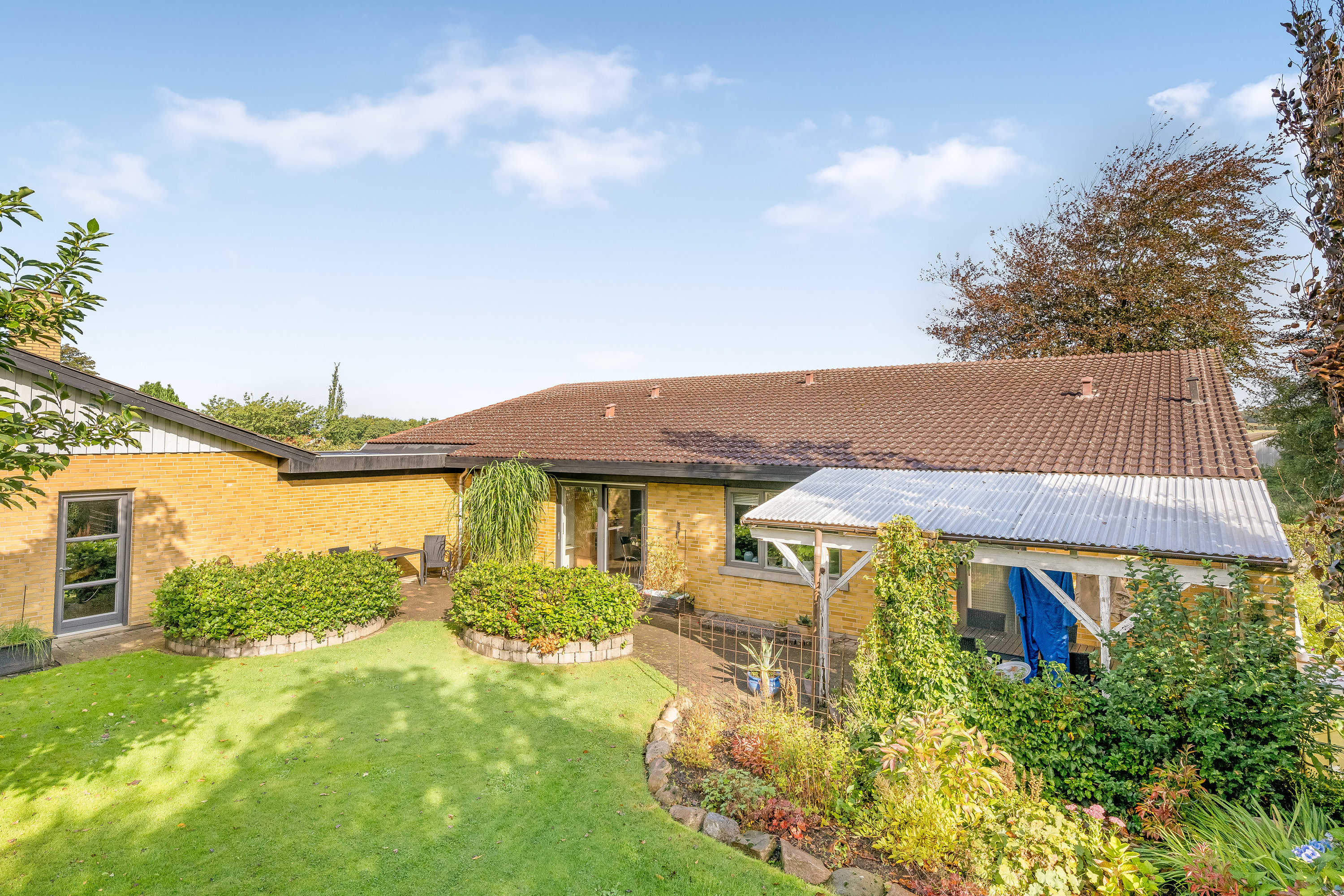 Fremhævet facade  billede i fuldskærmstilstand. Billede af Ørnhøjvej 12, Grønbjerg, 6971 Spjald