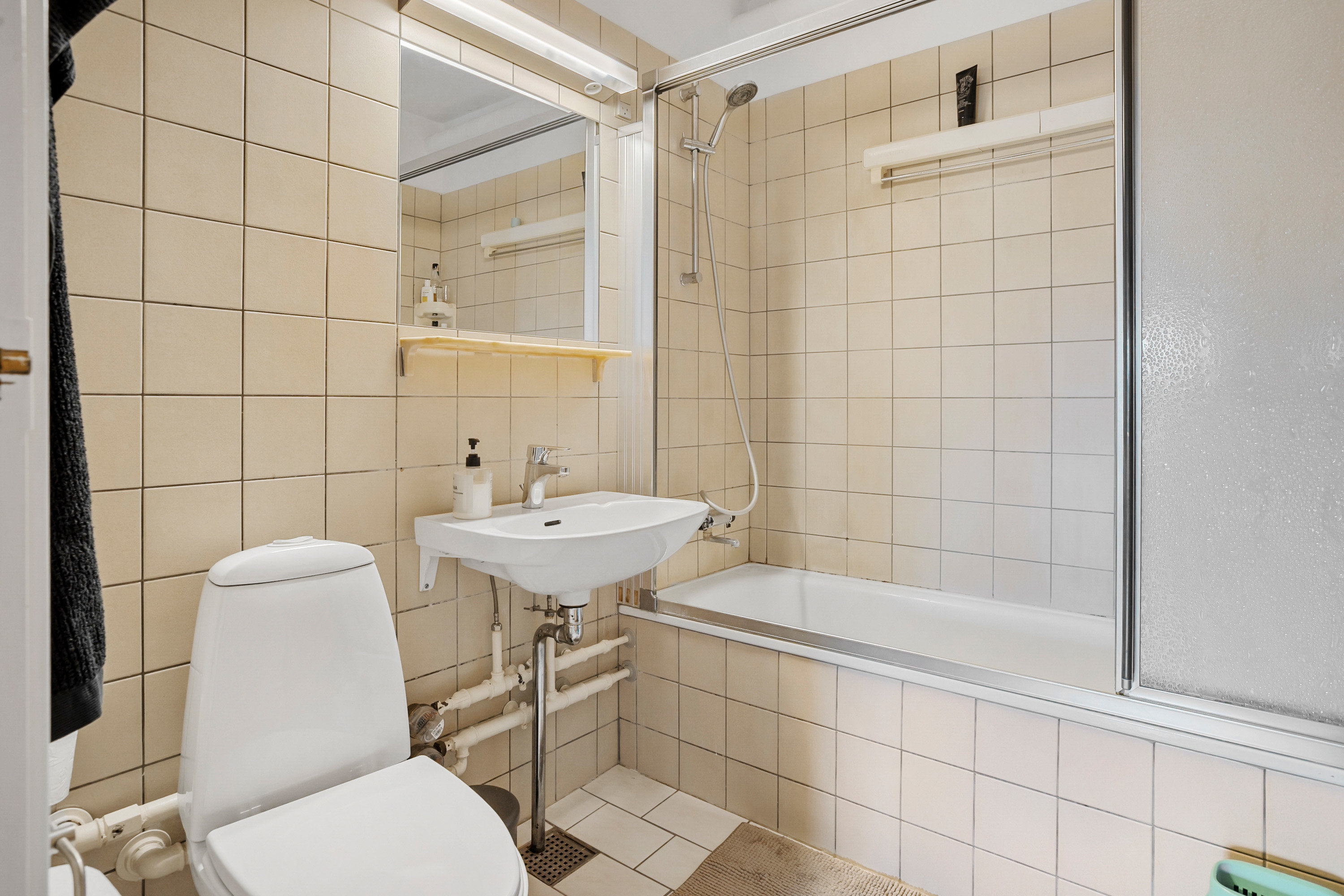 Fremhævet bad billede i fuldskærmstilstand. Billede af Blommevangen 8, 2. tv., Smørumnedre, 2765 Smørum