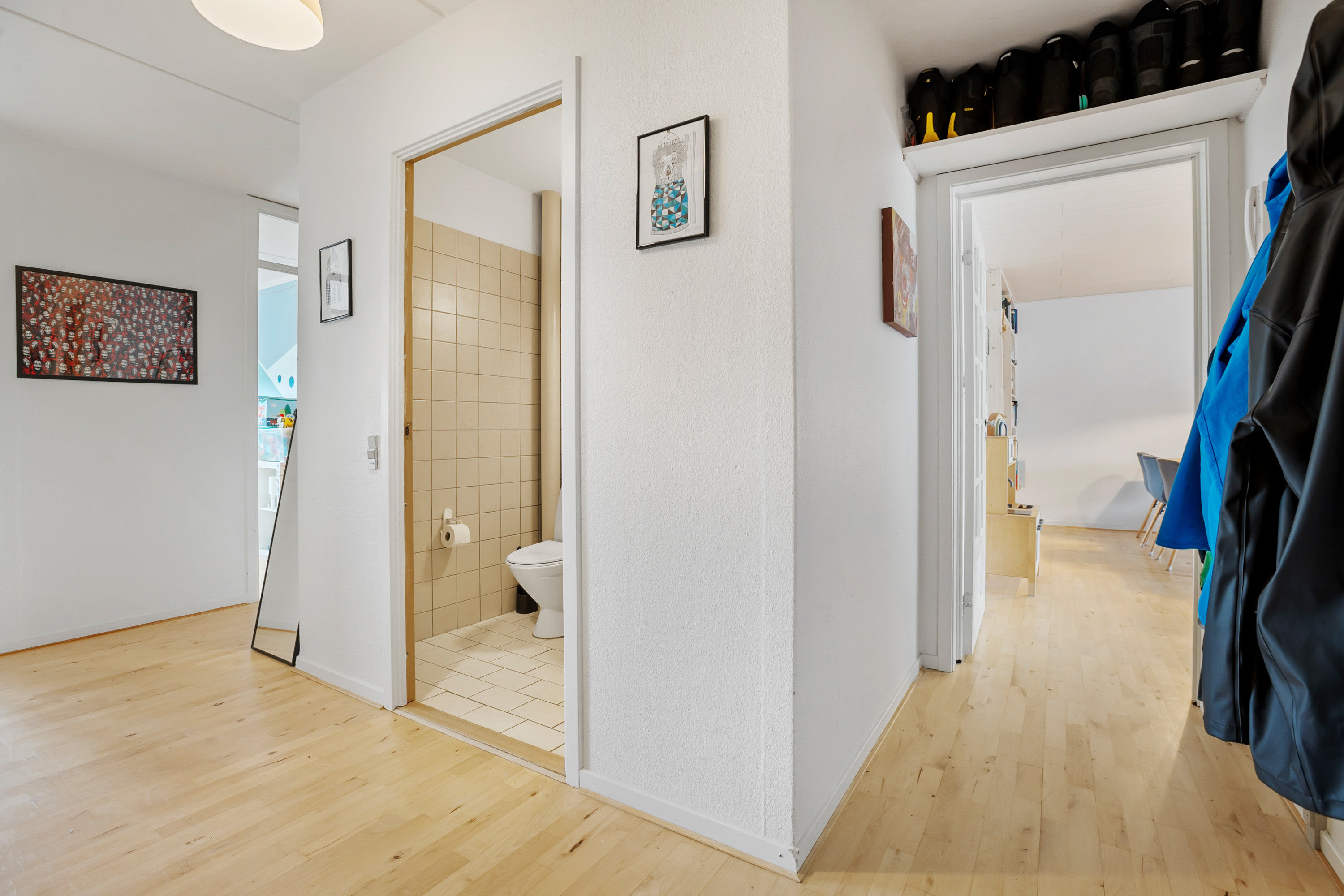 Fremhævet gang billede i fuldskærmstilstand. Billede af Blommevangen 8, 2. tv., Smørumnedre, 2765 Smørum