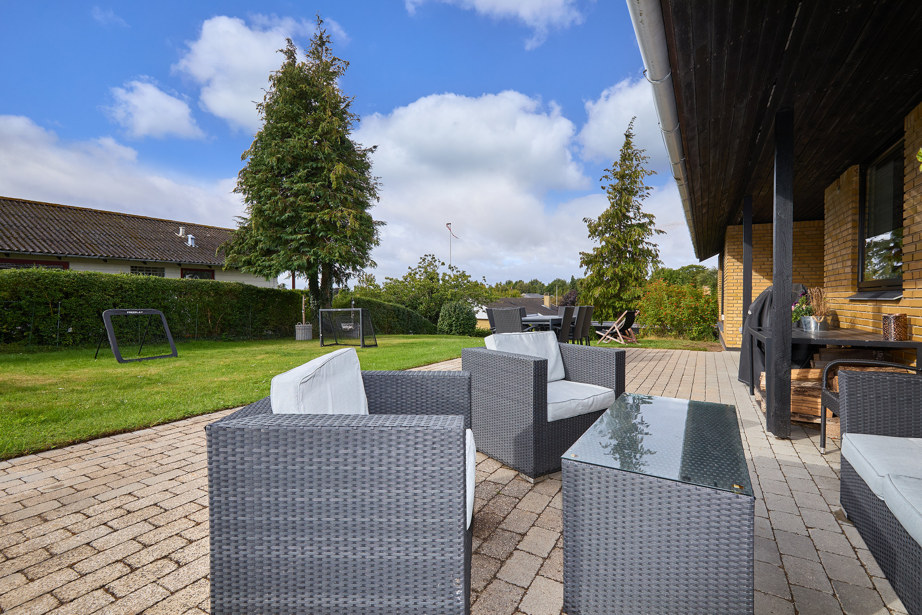 Fremhævet terrasse billede i fuldskærmstilstand. Billede af Resedavej 3, 3600 Frederikssund