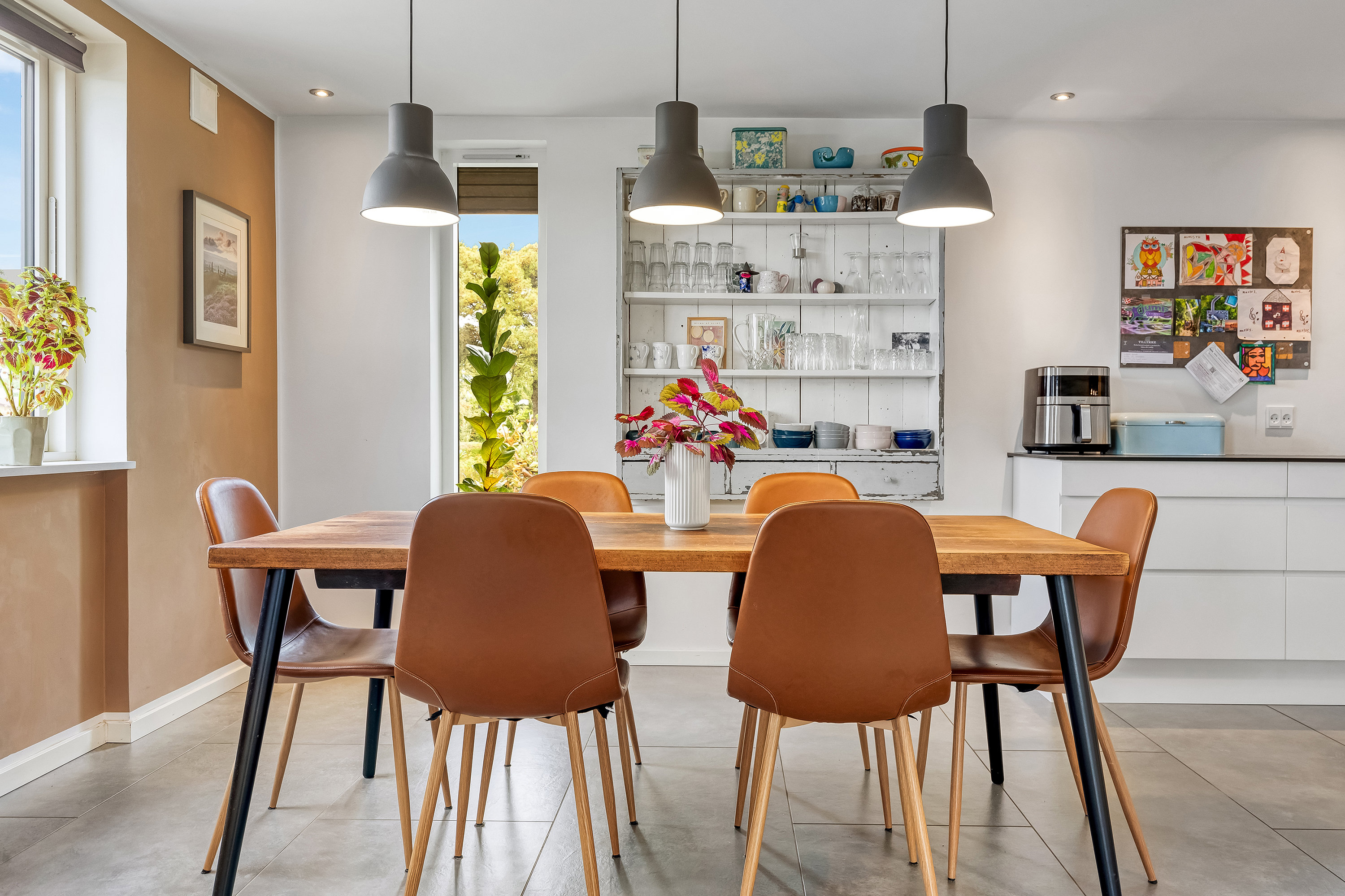 Fremhævet køkken alrum billede i fuldskærmstilstand. Billede af Resedavej 3, 3600 Frederikssund