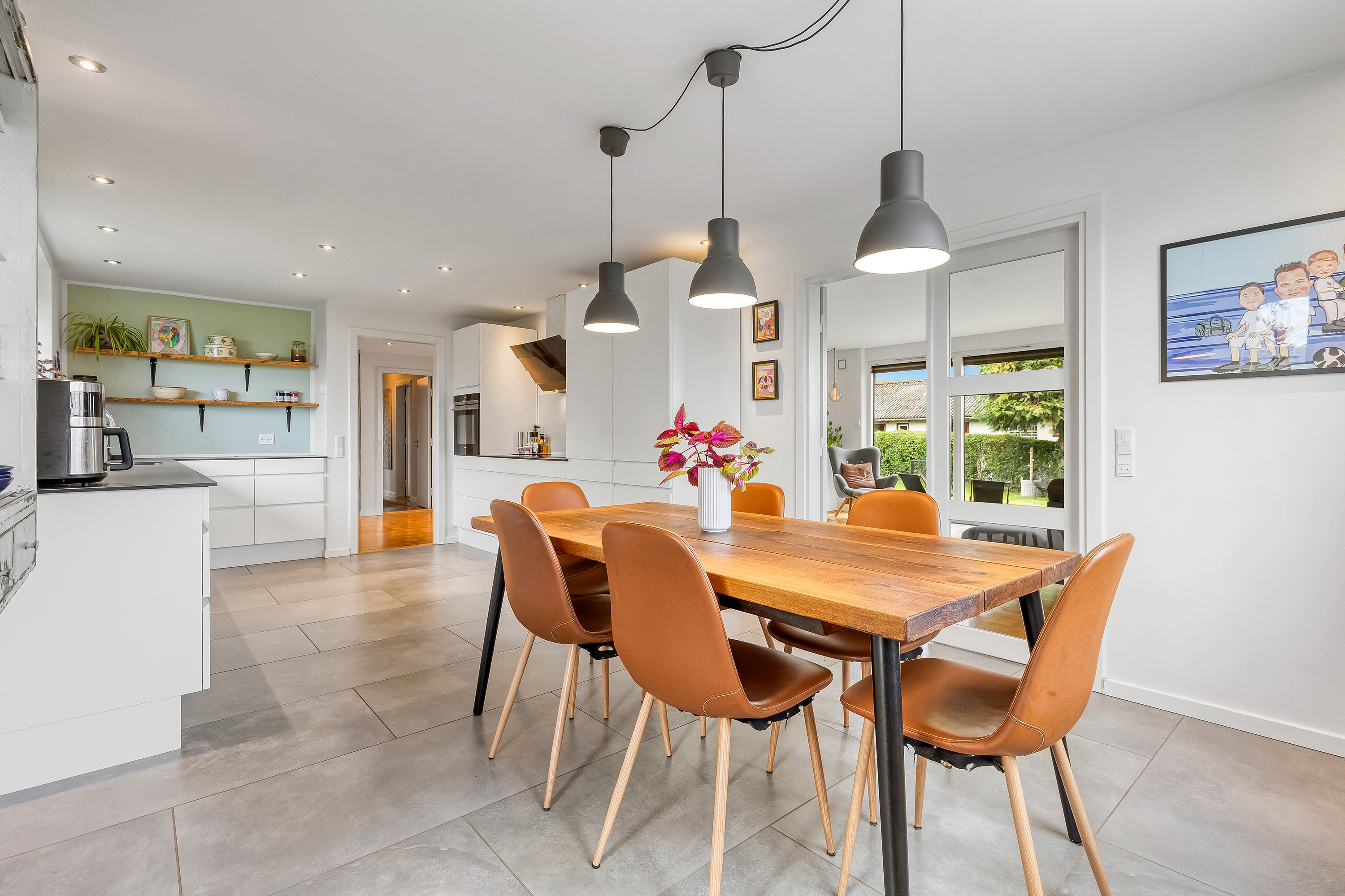 Fremhævet køkken alrum billede i fuldskærmstilstand. Billede af Resedavej 3, 3600 Frederikssund