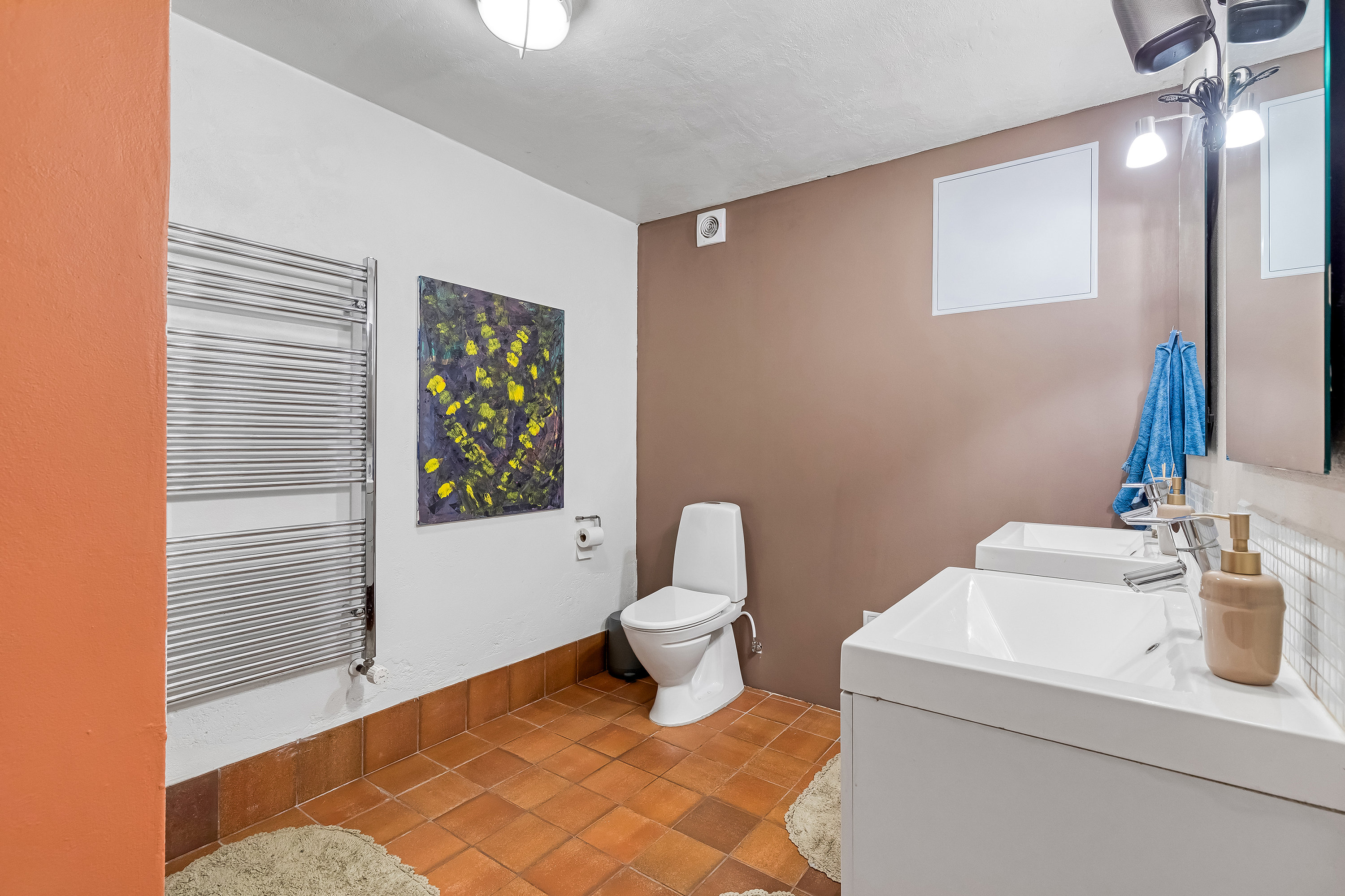 Fremhævet badeværelse billede i fuldskærmstilstand. Billede af Resedavej 3, 3600 Frederikssund