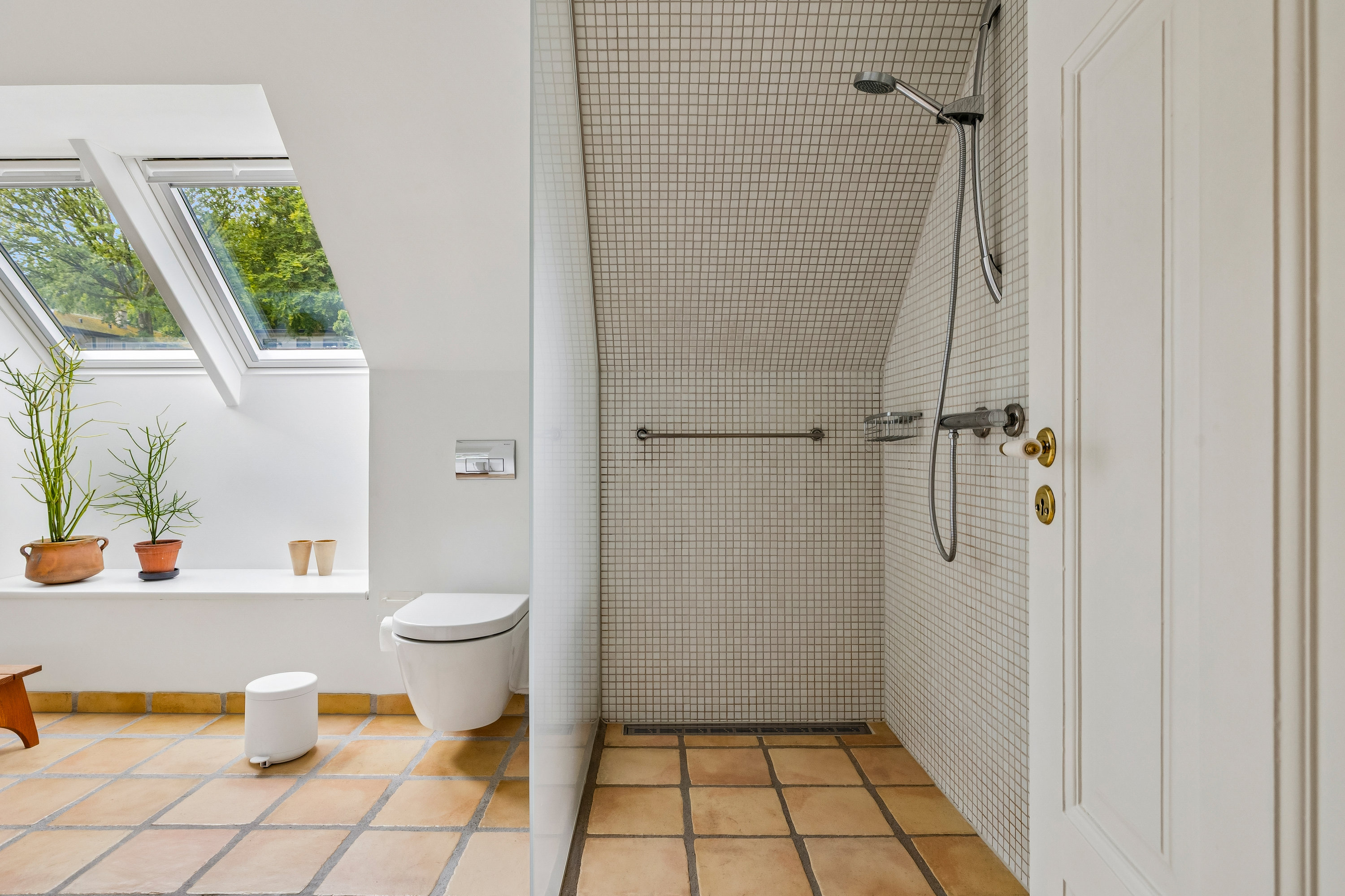 Fremhævet badeværelse billede i fuldskærmstilstand. Billede af Fuglebakken 2, 9560 Hadsund