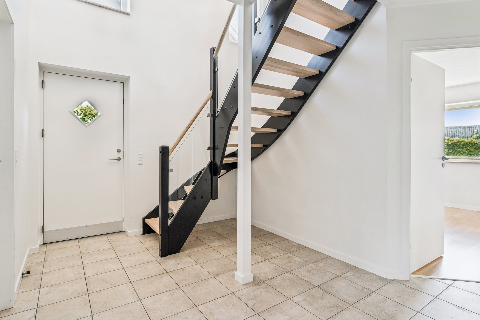 Fremhævet trappe billede i fuldskærmstilstand. Billede af Nørregade 10, Hald, 8983 Gjerlev J