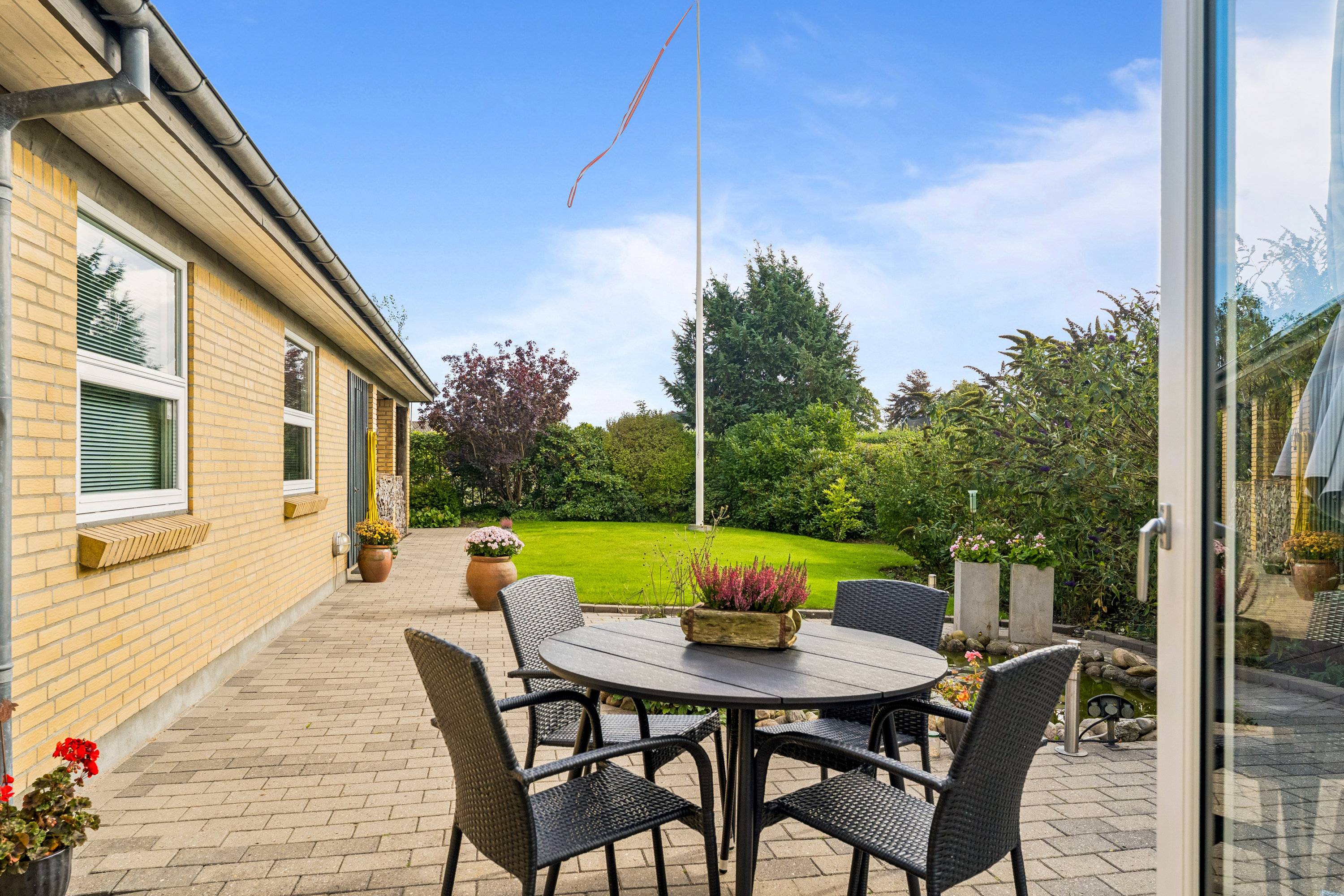 Fremhævet terrasse billede i fuldskærmstilstand. Billede af Demstrupvej 43, 8930 Randers NØ