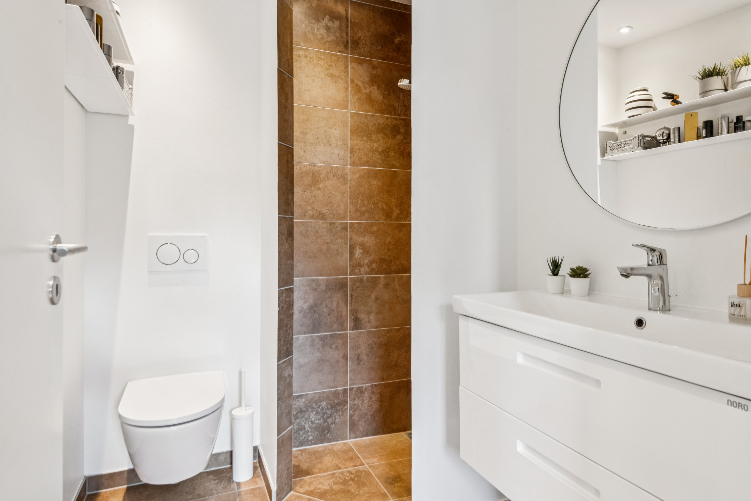 Fremhævet badeværelse, anneks billede i fuldskærmstilstand. Billede af Heimdalsgade 18, Vejgaard, 9000 Aalborg