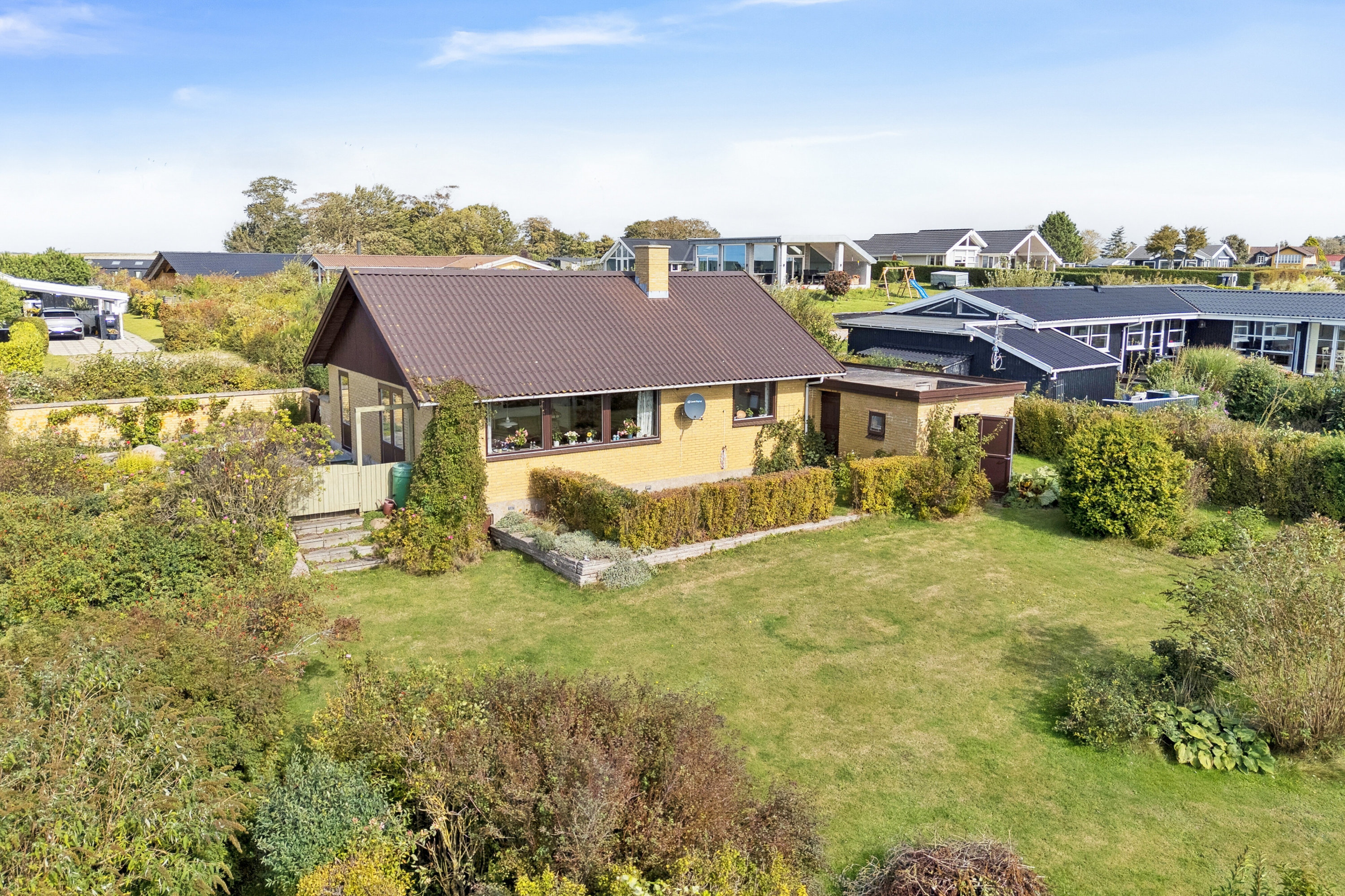 Fremhævet set fra haven billede i fuldskærmstilstand. Billede af Bakkedraget 14, Drøsselbjerg Strand, 4200 Slagelse