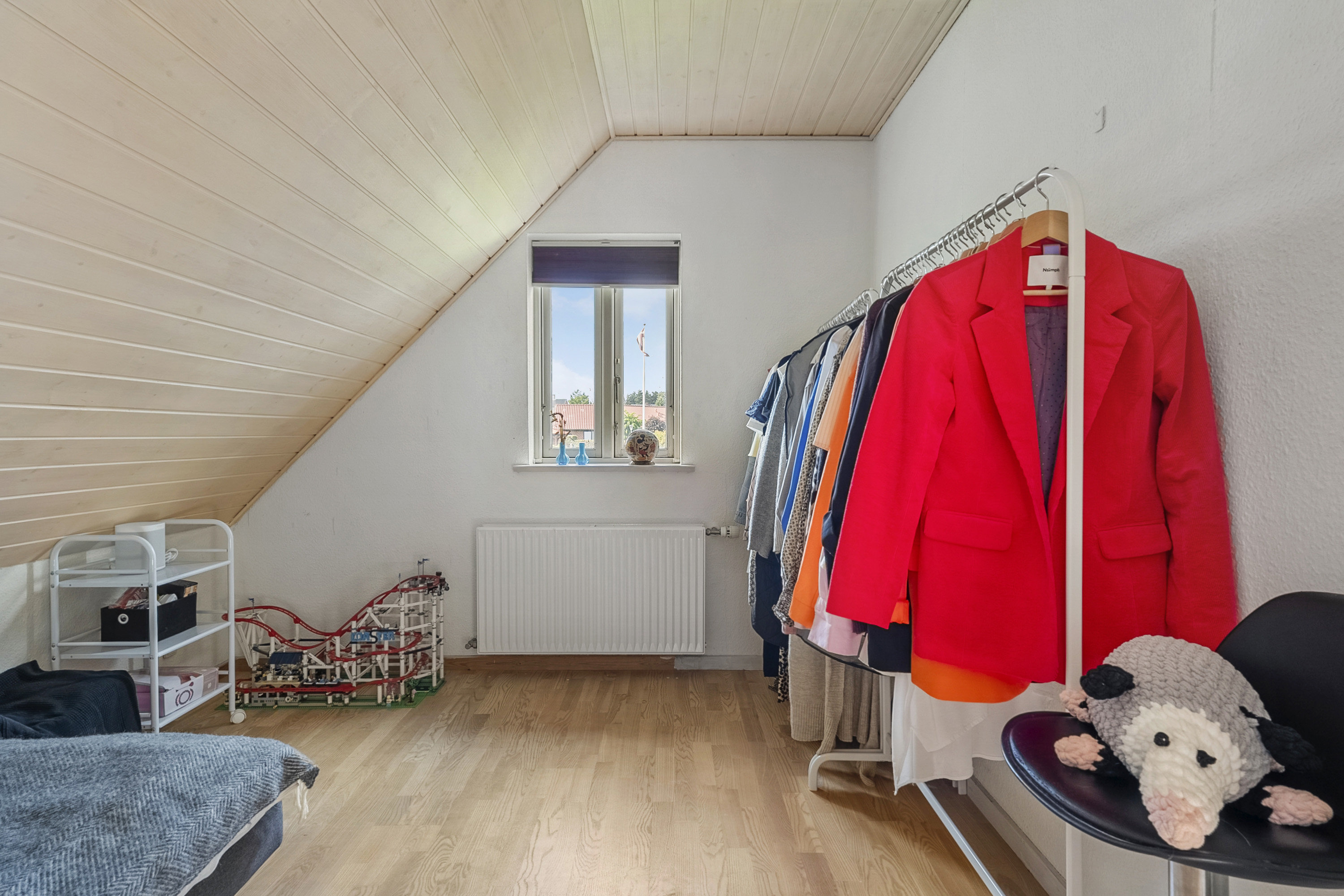 Fremhævet soveværelse billede i fuldskærmstilstand. Billede af Rosenvænget 41, Klakring, 7130 Juelsminde