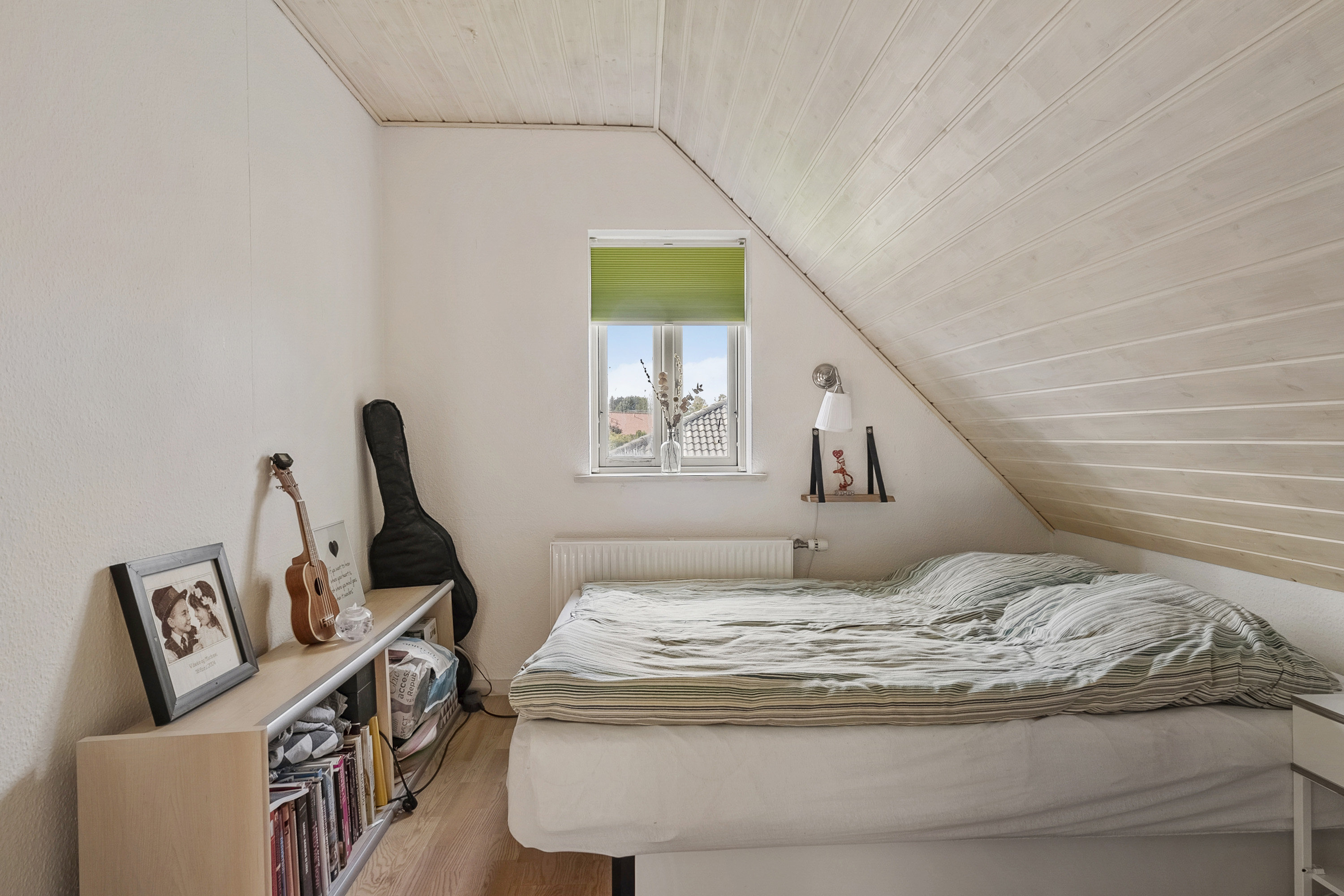 Fremhævet soveværelse billede i fuldskærmstilstand. Billede af Rosenvænget 41, Klakring, 7130 Juelsminde