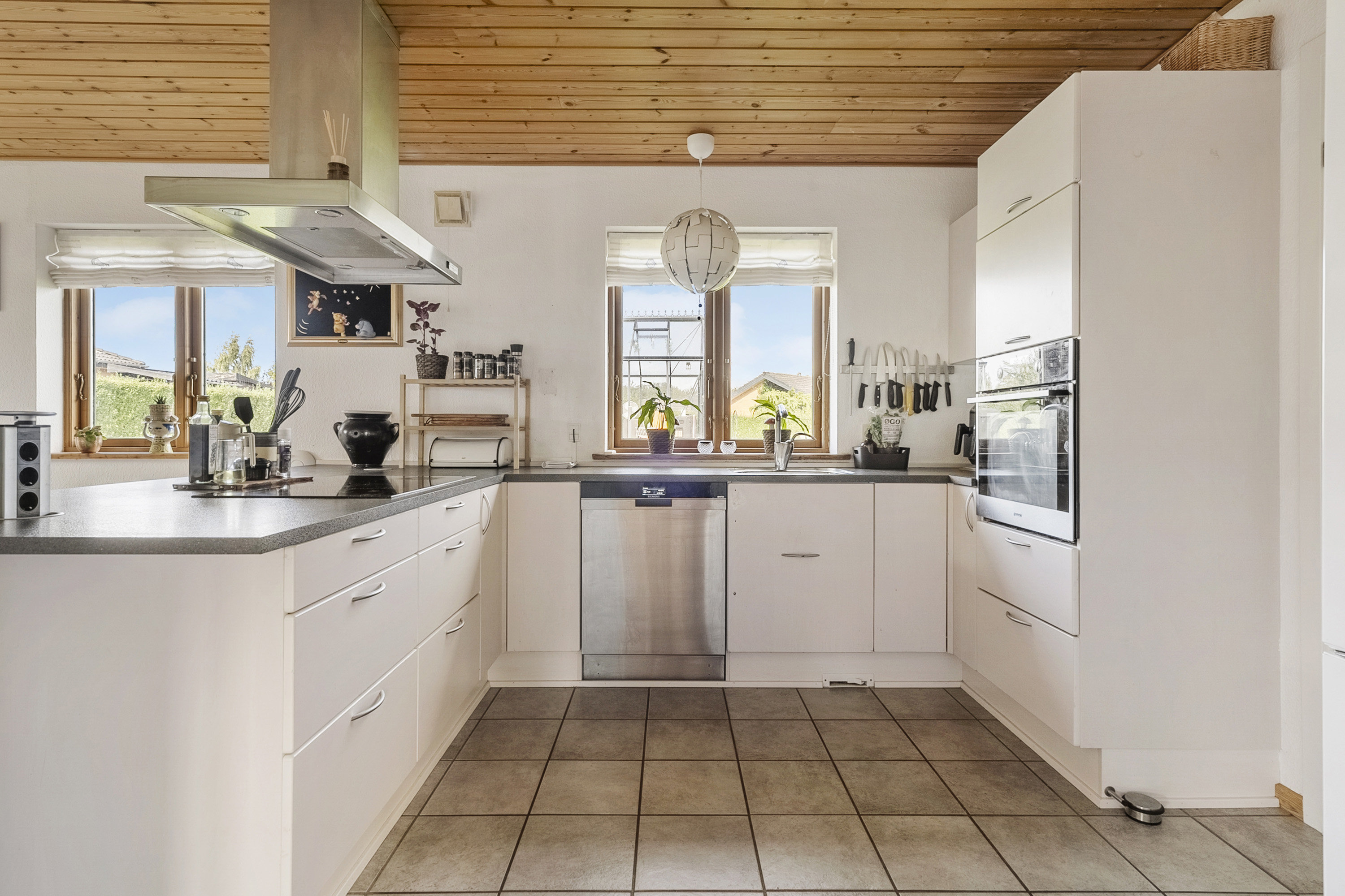 Fremhævet køkken billede i fuldskærmstilstand. Billede af Rosenvænget 41, Klakring, 7130 Juelsminde