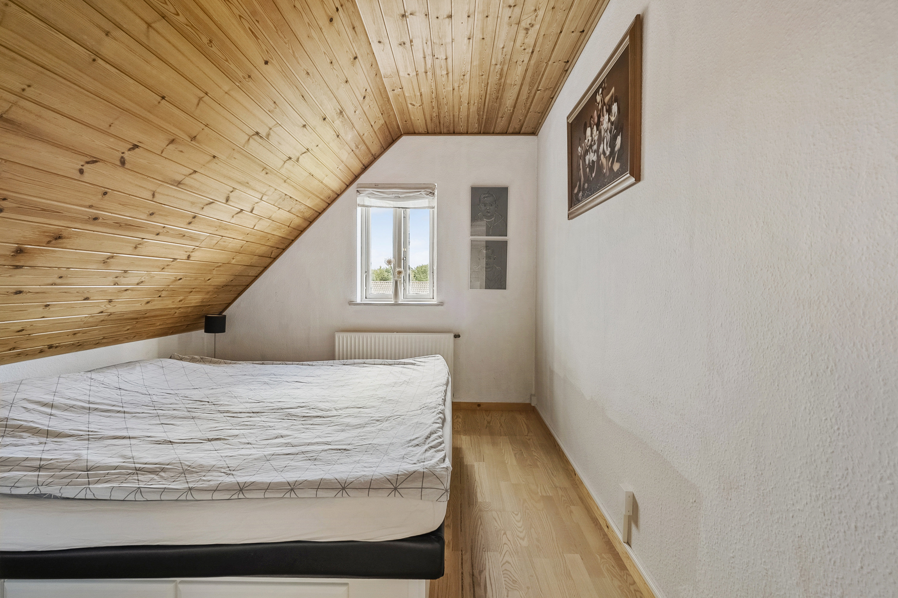 Fremhævet soveværelse billede i fuldskærmstilstand. Billede af Rosenvænget 41, Klakring, 7130 Juelsminde