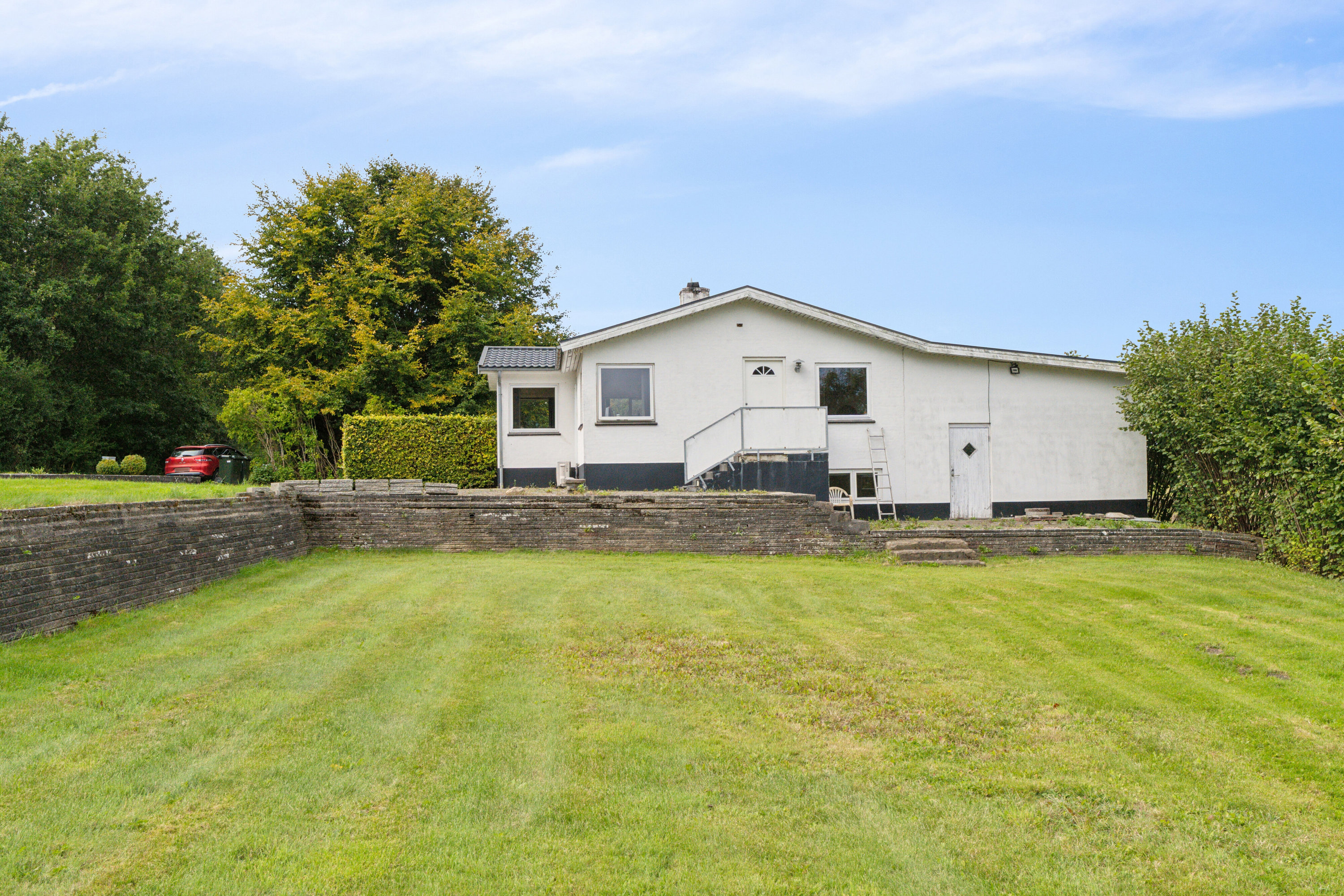 Fremhævet set fra haven billede i fuldskærmstilstand. Billede af Teglværksvej 51, Ølsted, 8723 Løsning