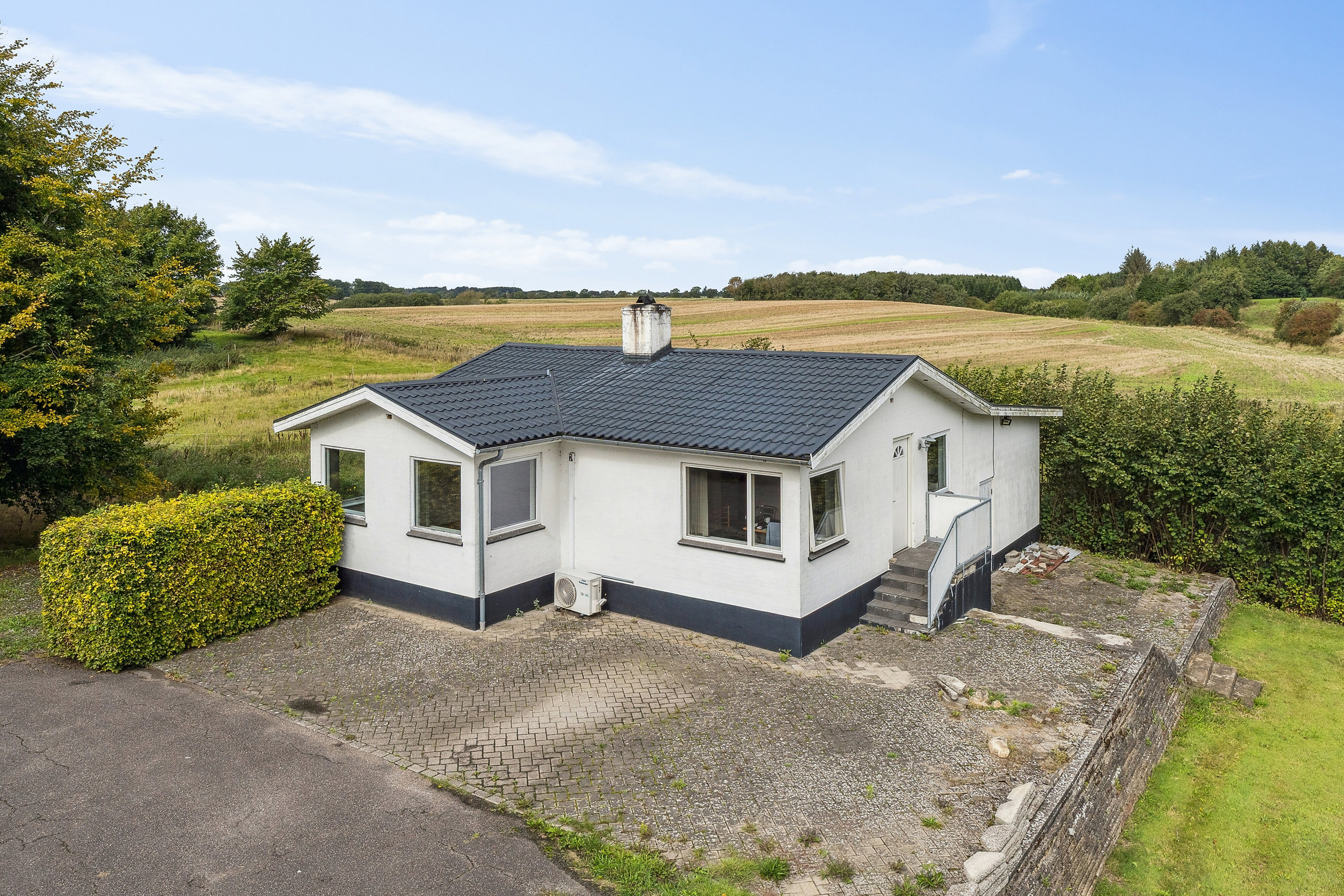 Fremhævet set fra vejen billede i fuldskærmstilstand. Billede af Teglværksvej 51, Ølsted, 8723 Løsning