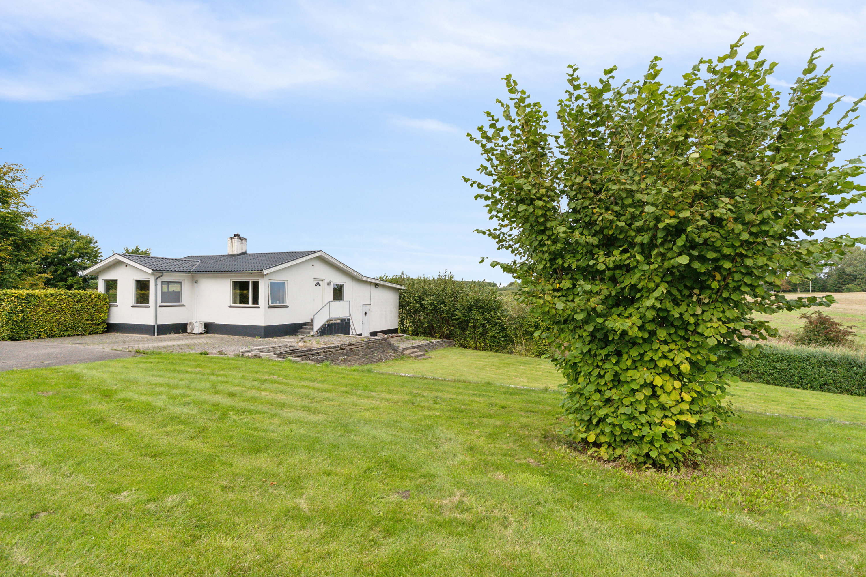 Fremhævet set fra haven billede i fuldskærmstilstand. Billede af Teglværksvej 51, Ølsted, 8723 Løsning