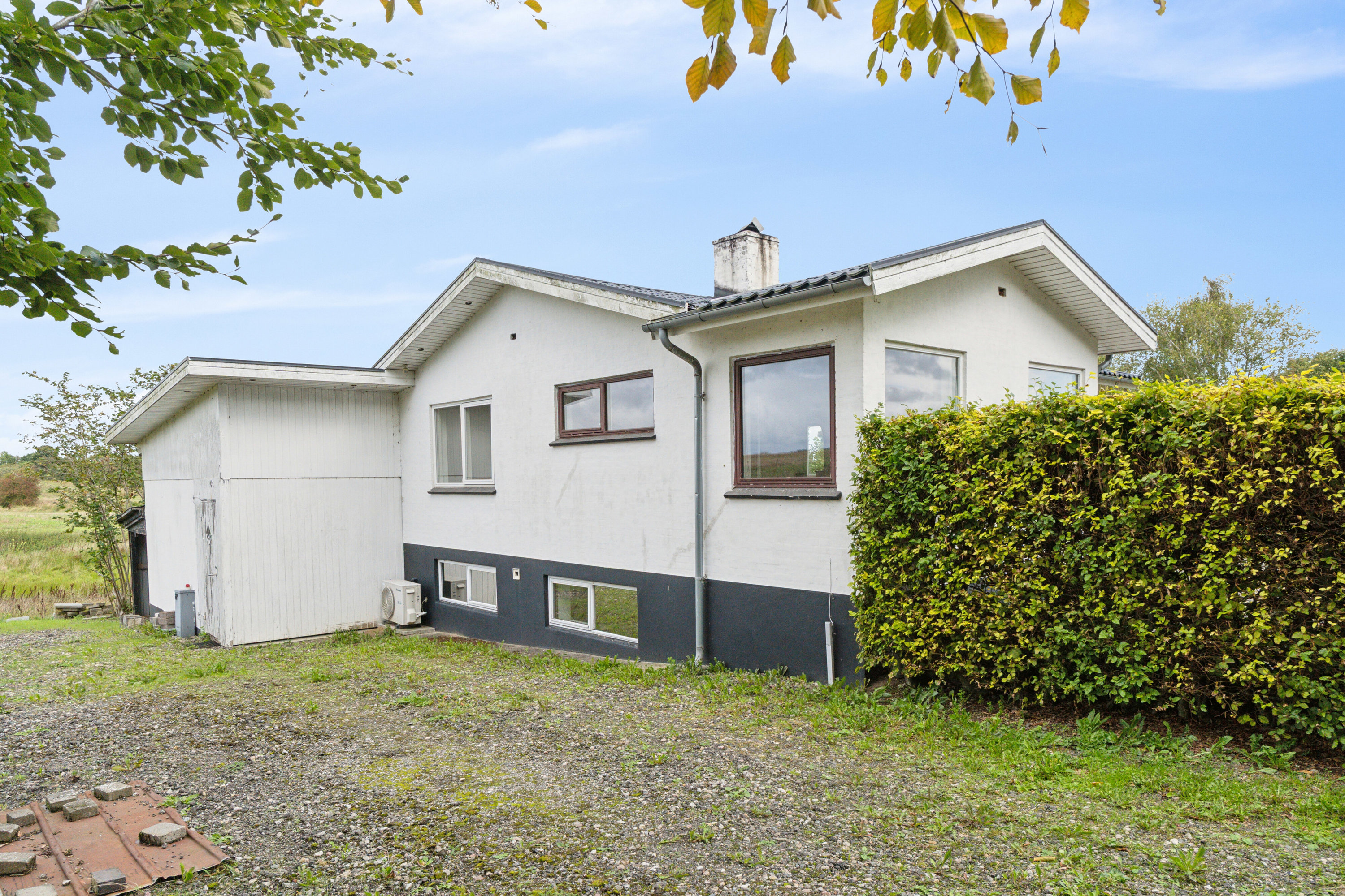 Fremhævet set fra vejen billede i fuldskærmstilstand. Billede af Teglværksvej 51, Ølsted, 8723 Løsning