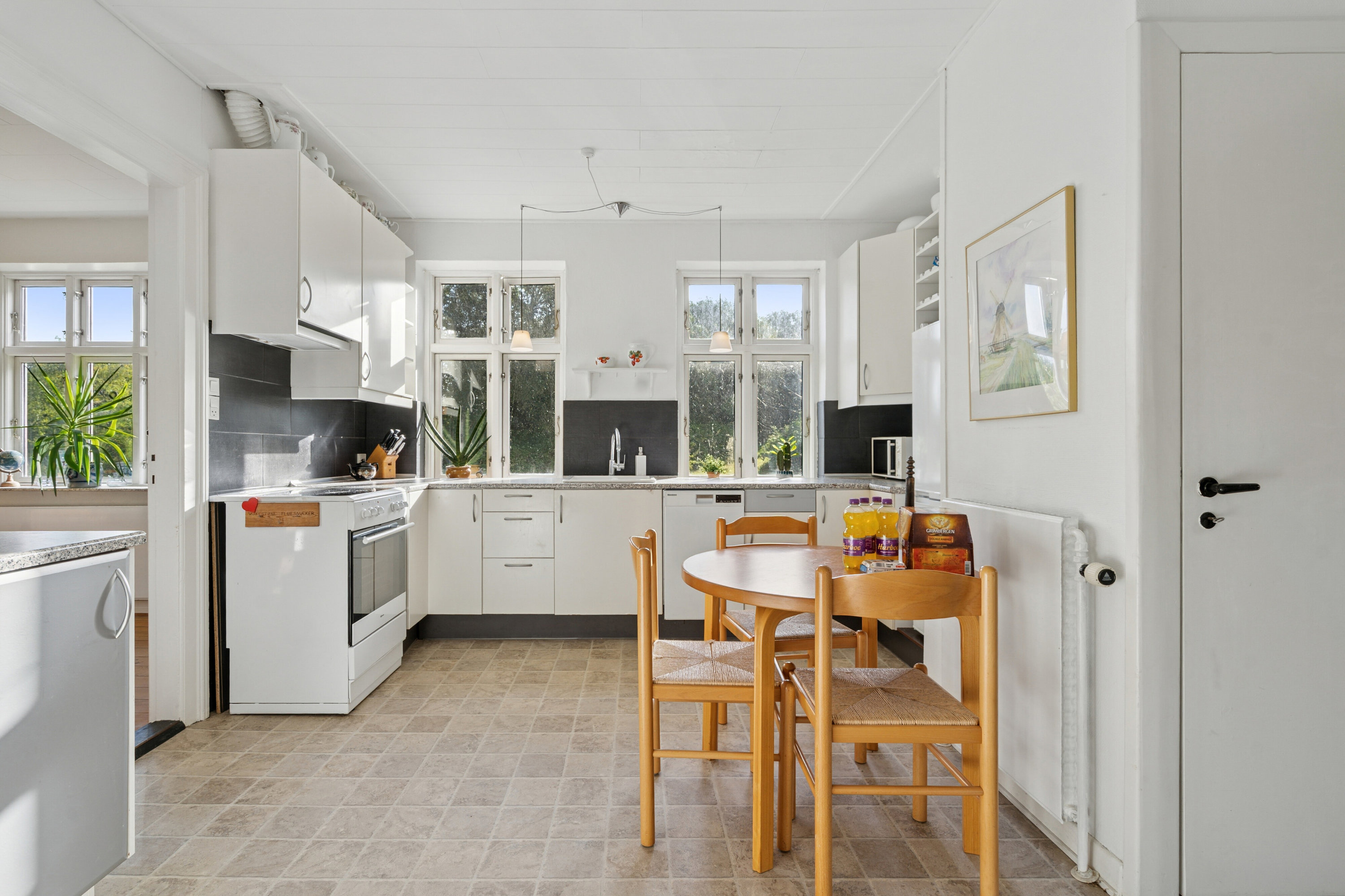 Fremhævet køkken billede i fuldskærmstilstand. Billede af Pavegyden 24, 5771 Stenstrup