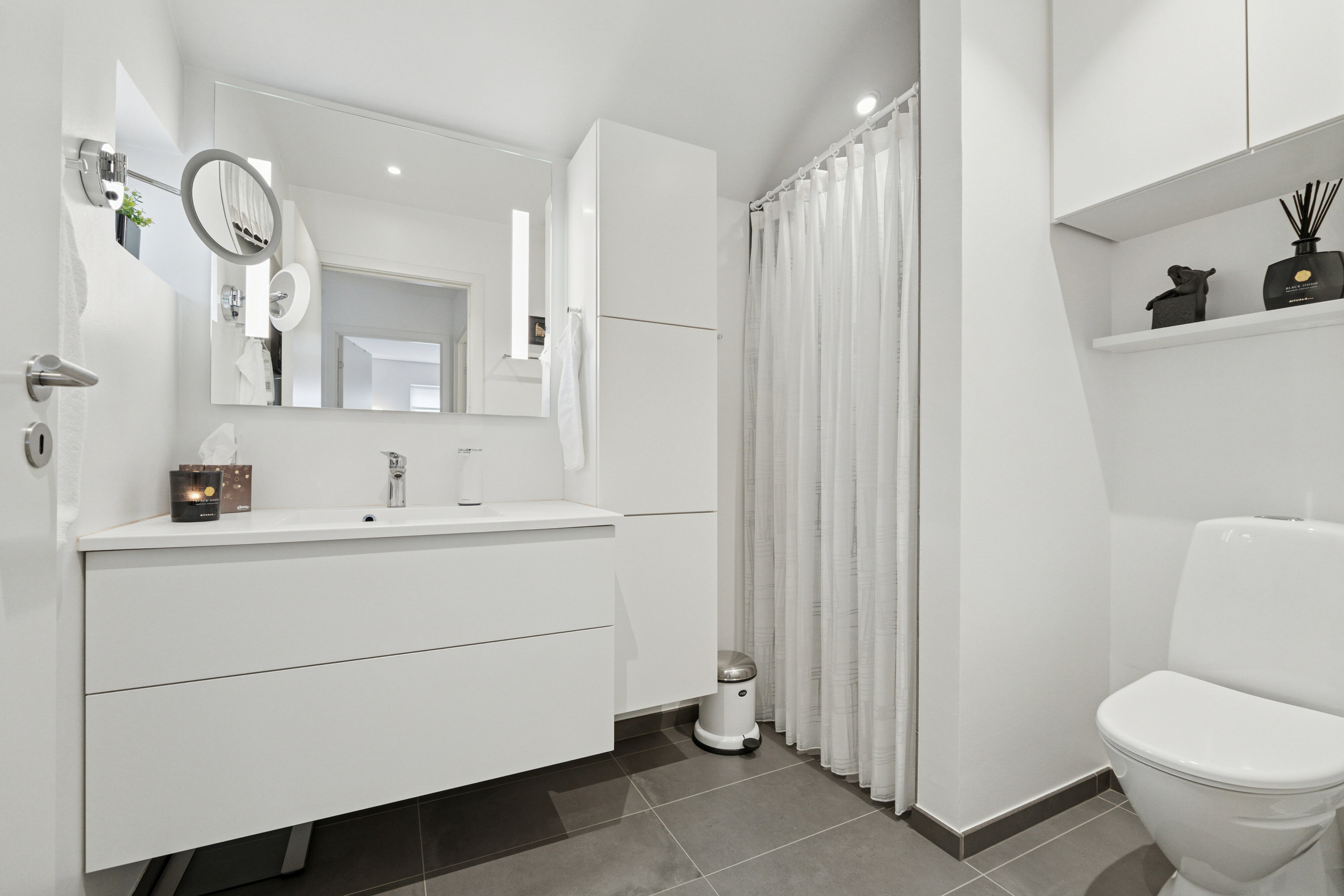 Fremhævet badeværelse billede i fuldskærmstilstand. Billede af Holbergsgade 1E, 8600 Silkeborg