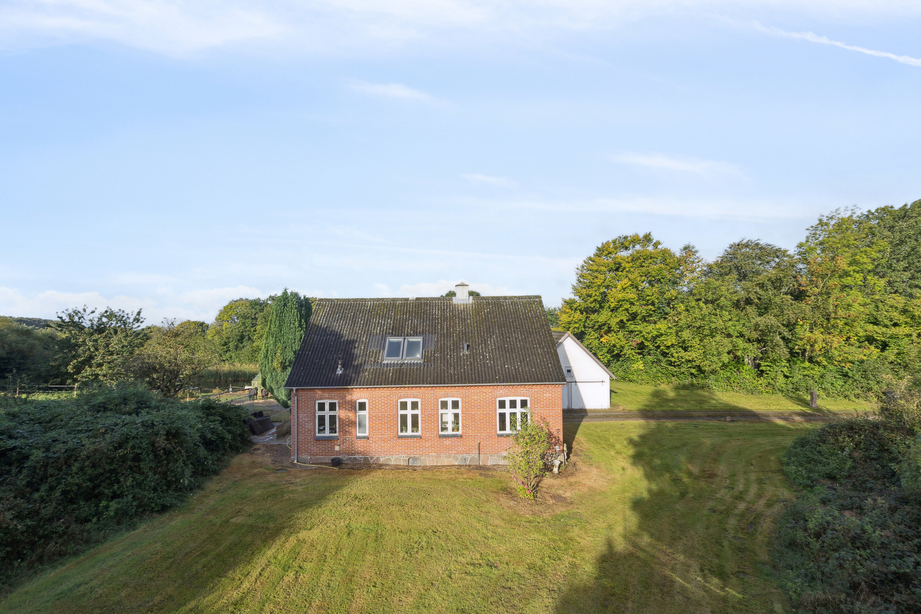 Fremhævet set fra haven billede i fuldskærmstilstand. Billede af Pavegyden 24, 5771 Stenstrup