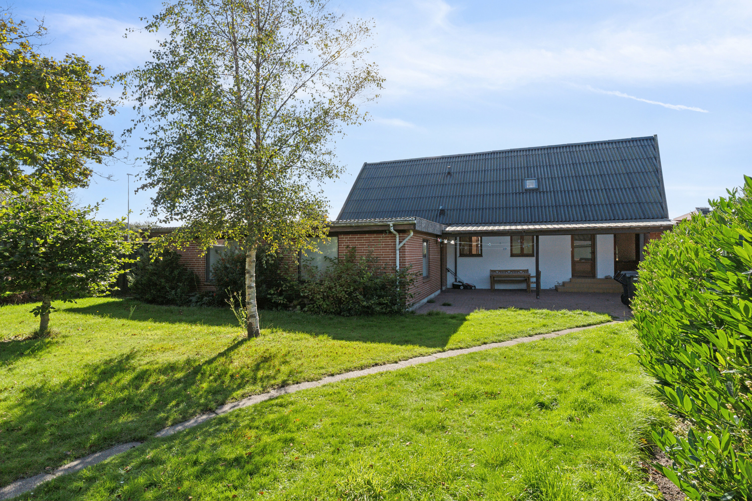 Miniaturebillede 2: set fra haven. Billede af Mosbjergvej 1, st.., 9881 Bindslev