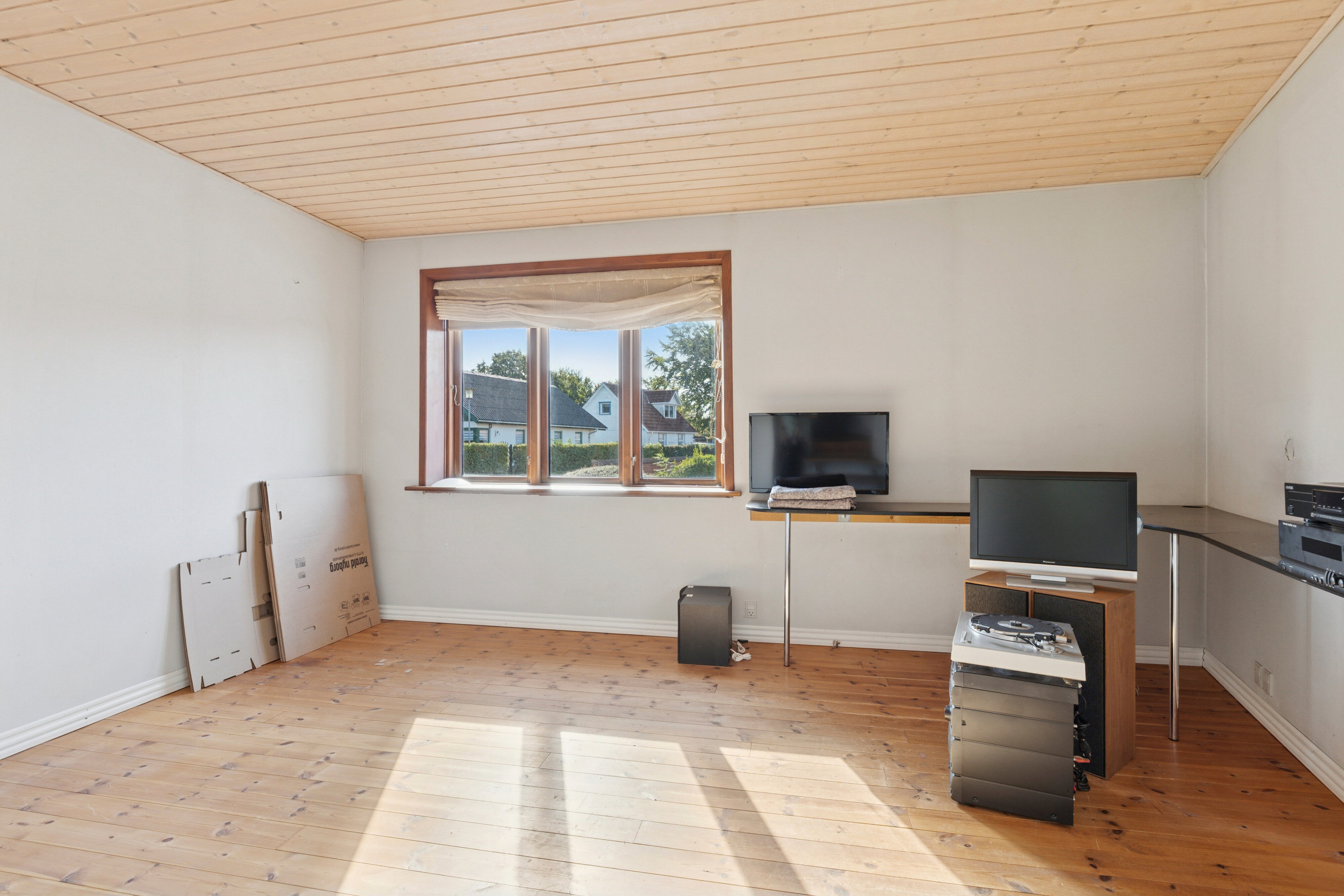 Fremhævet arbejdsværelse billede i fuldskærmstilstand. Billede af Mosbjergvej 1, st.., 9881 Bindslev