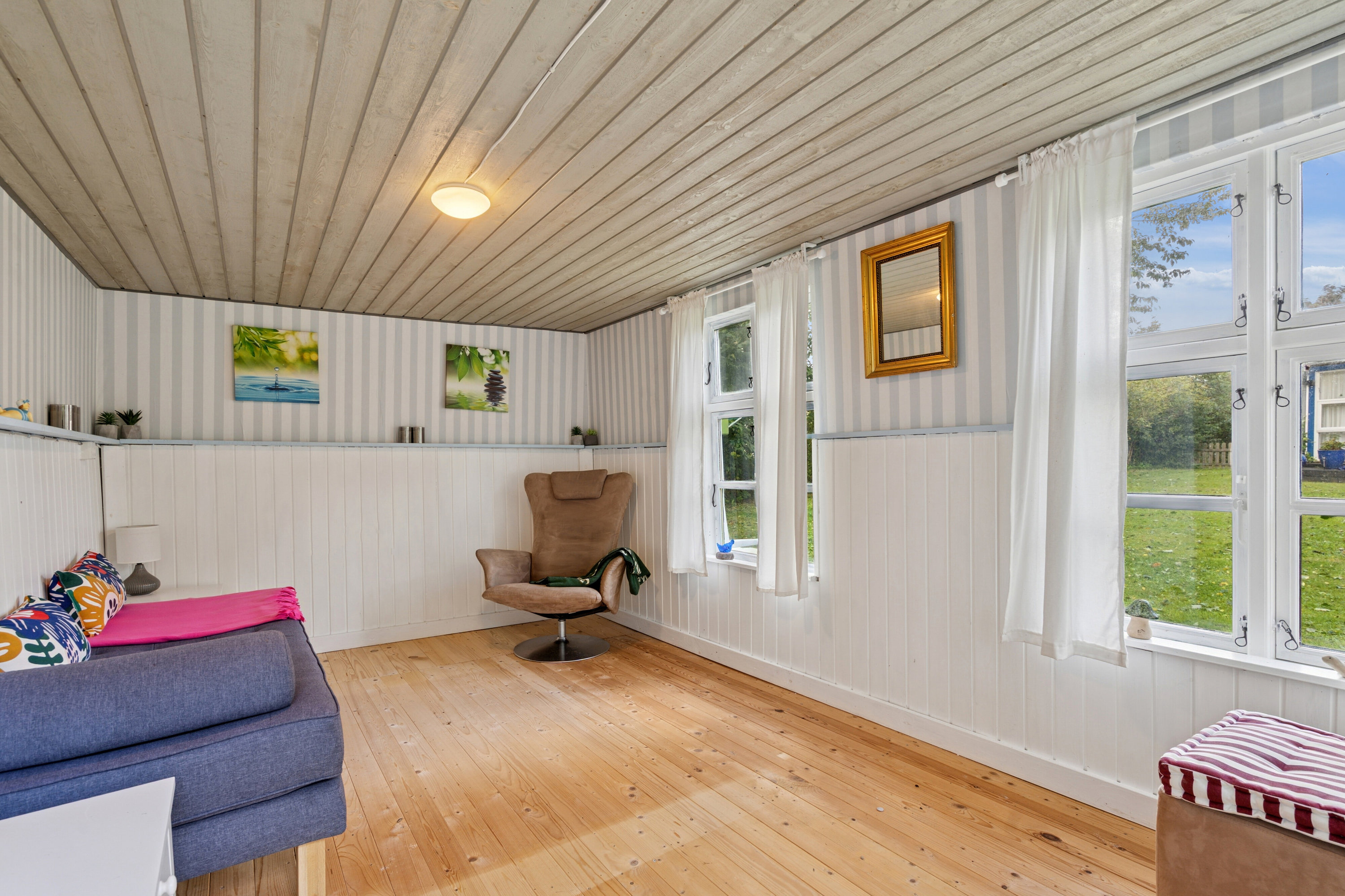 Fremhævet stue billede i fuldskærmstilstand. Billede af Bellisvej 1, Stoense Udflytter, 5953 Tranekær