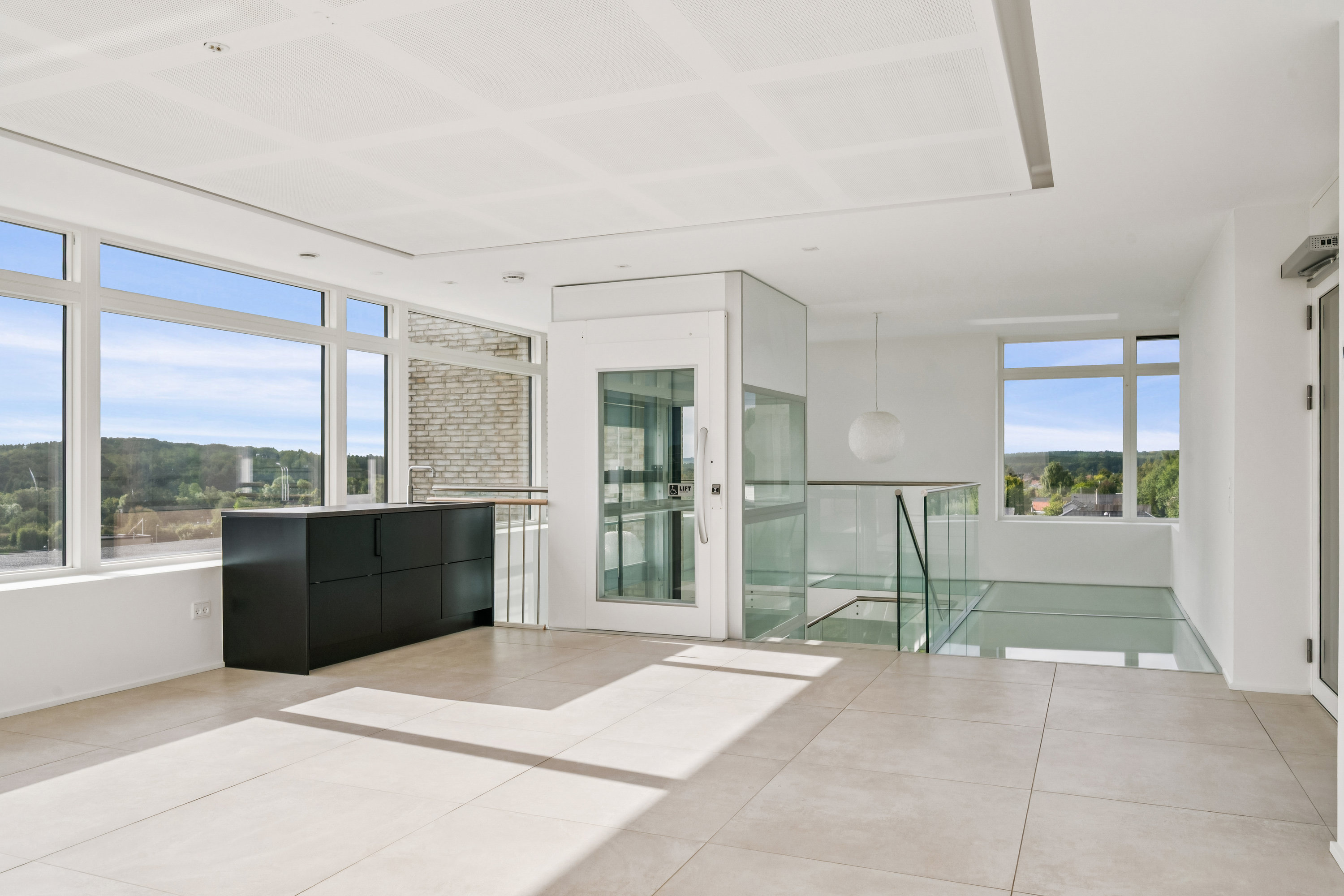 Fremhævet stue billede i fuldskærmstilstand. Billede af Holmebakken 48, 8382 Hinnerup