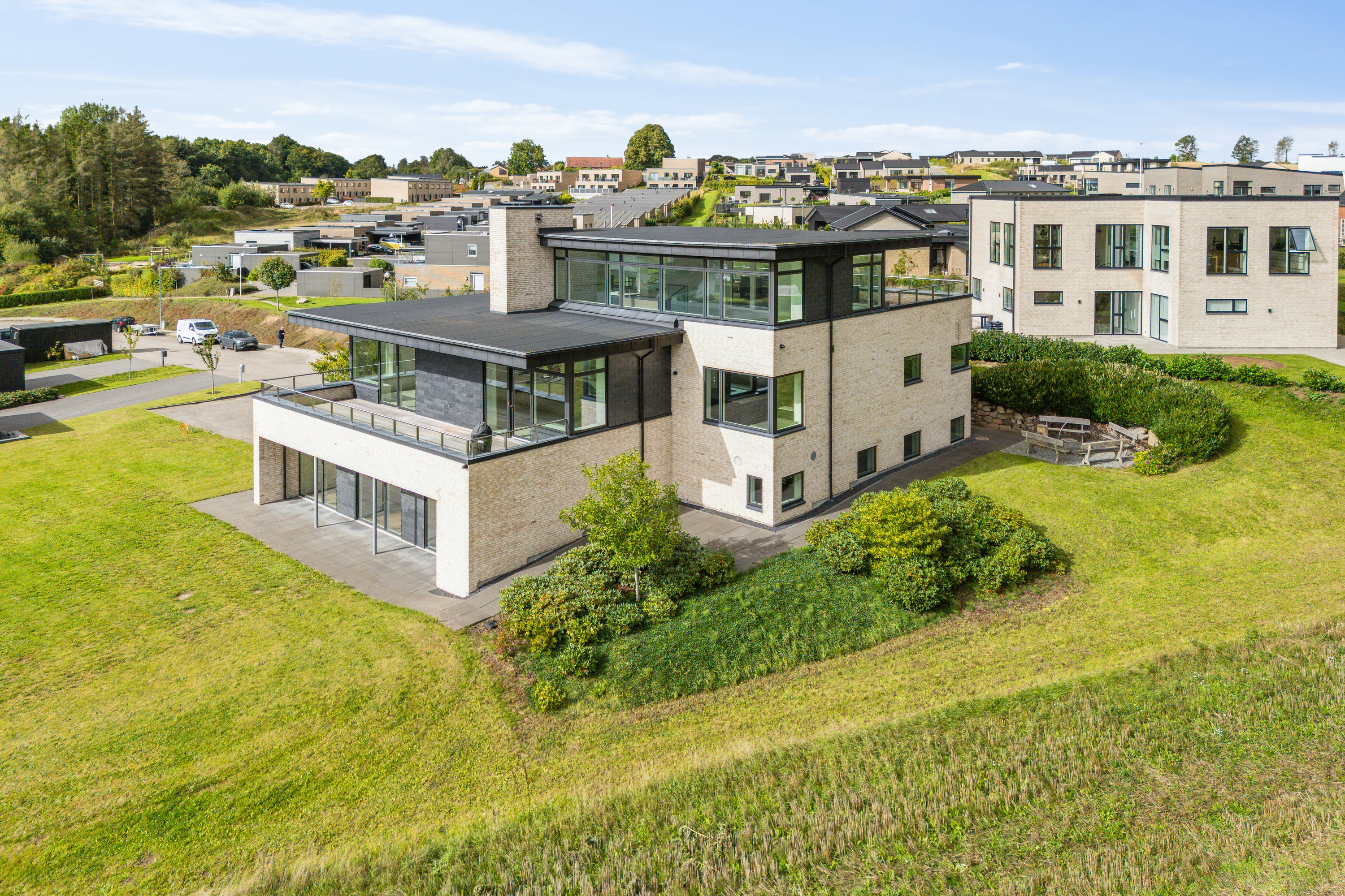 Miniaturebillede 1: ejendom 1. Billede af Holmebakken 48, 8382 Hinnerup