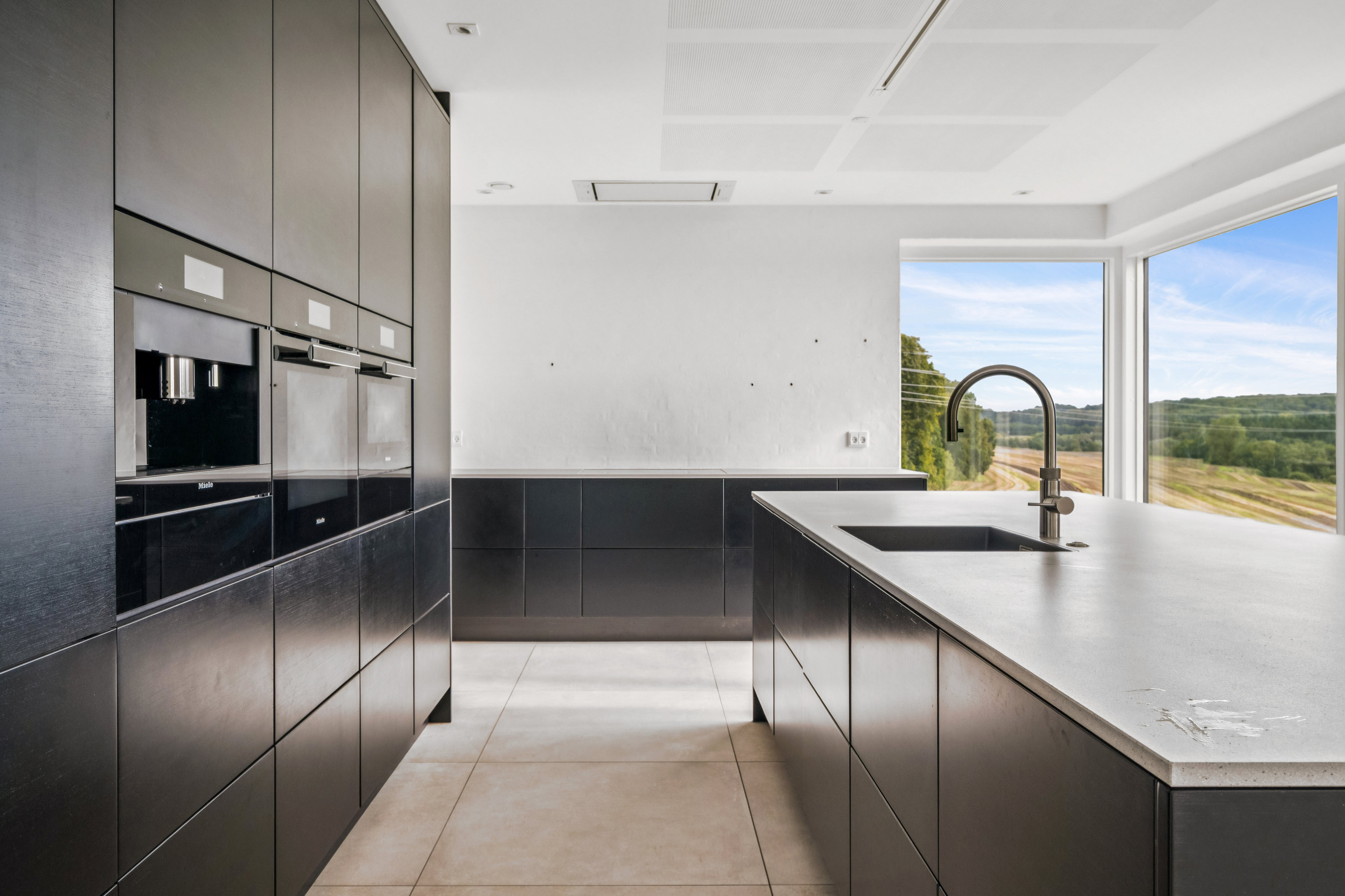 Fremhævet køkken billede i fuldskærmstilstand. Billede af Holmebakken 48, 8382 Hinnerup