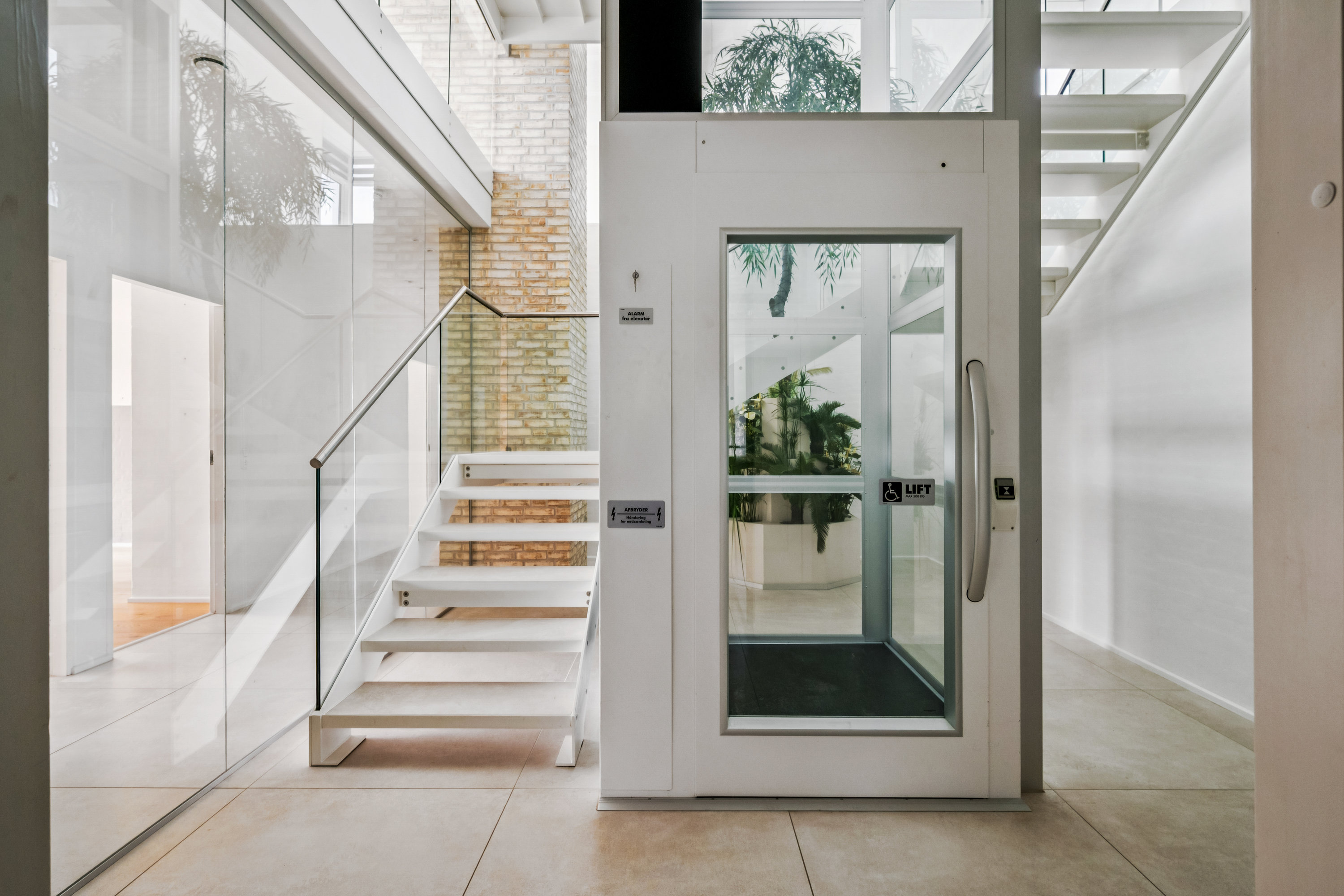 Fremhævet gang billede i fuldskærmstilstand. Billede af Holmebakken 48, 8382 Hinnerup