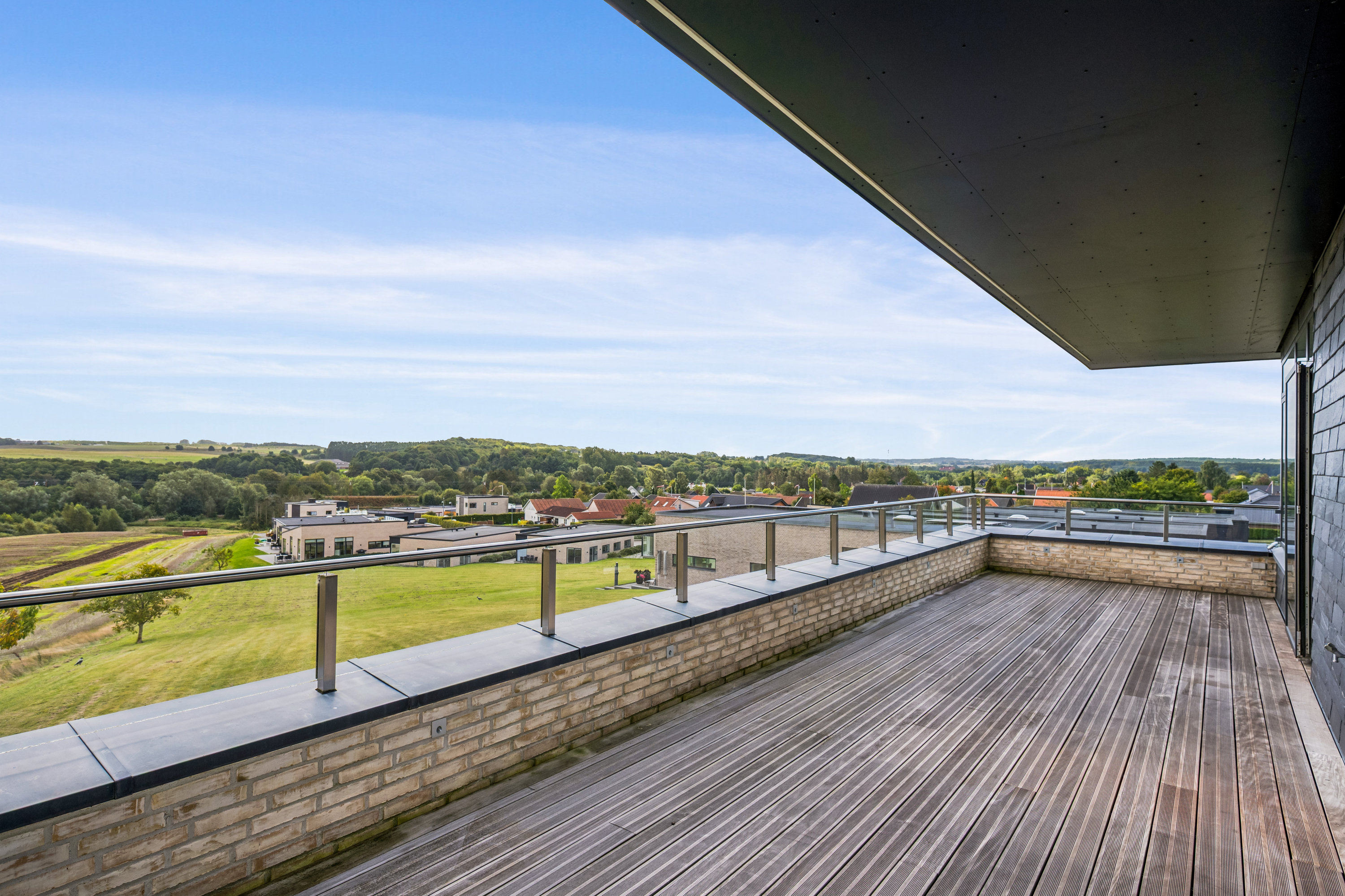 Fremhævet altan billede i fuldskærmstilstand. Billede af Holmebakken 48, 8382 Hinnerup